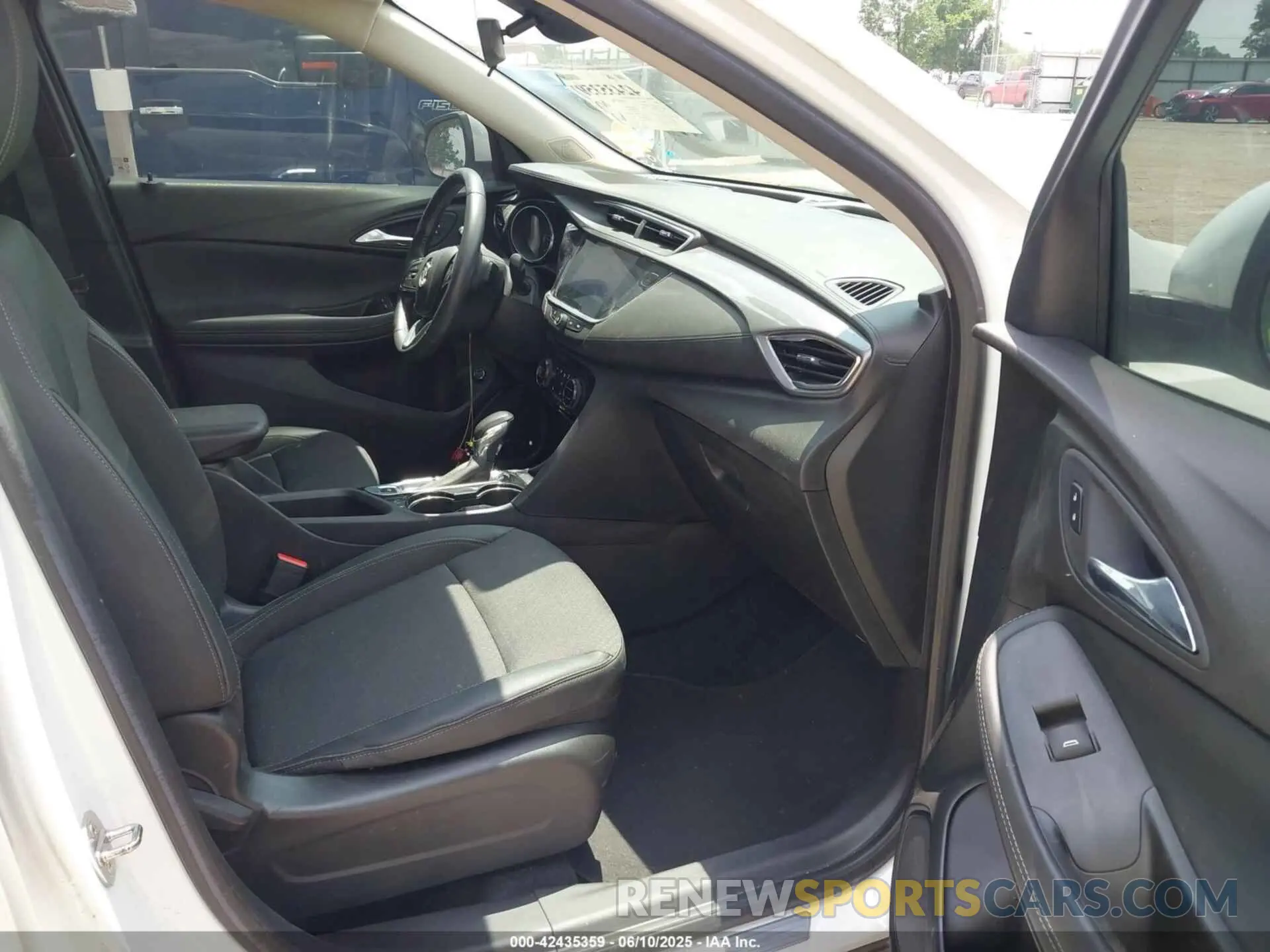 5 Photograph of a damaged car KL4MMDS25NB098038 BUICK ENCORE GX 2022