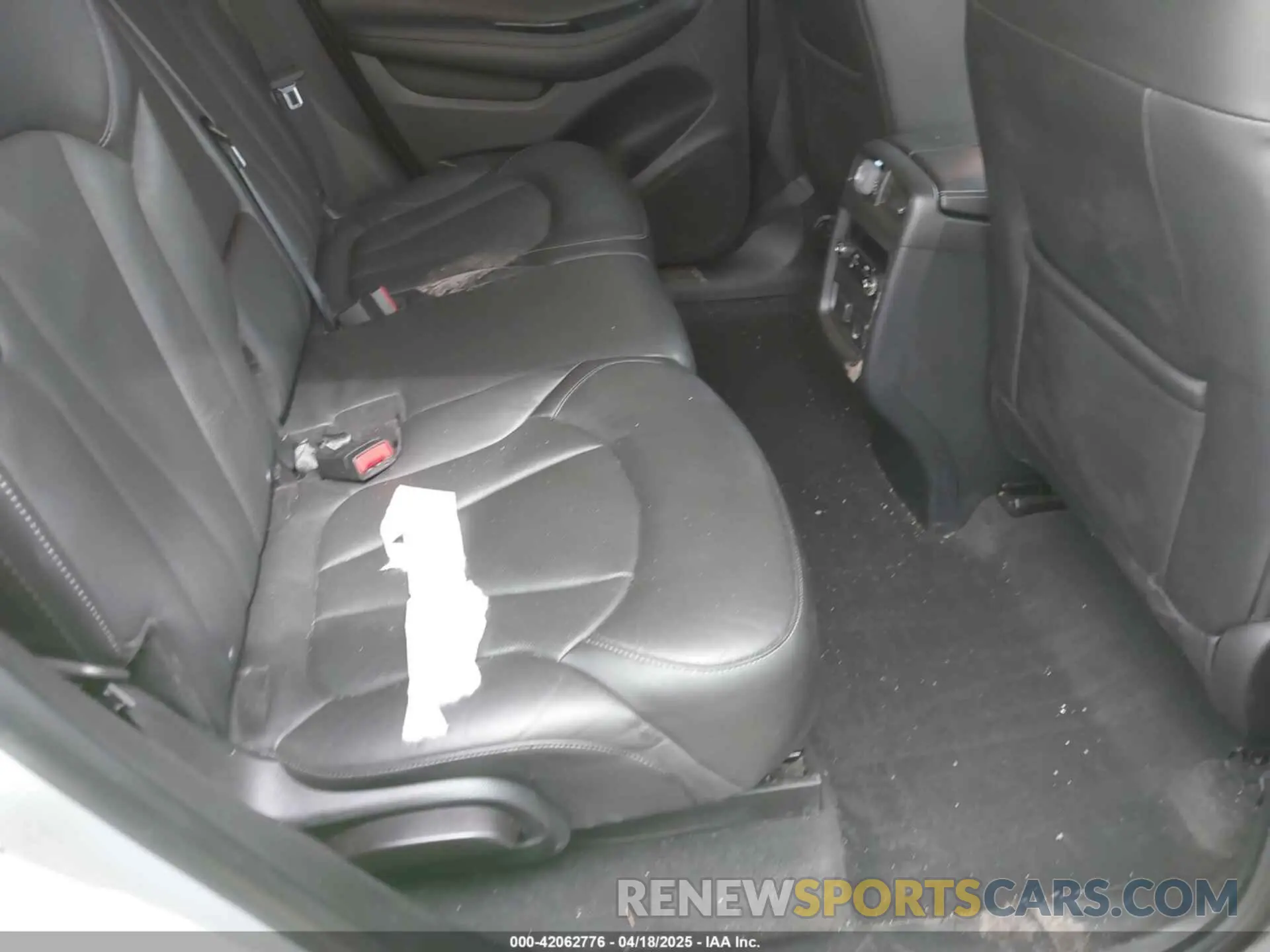 8 Photograph of a damaged car LRBFX2SA2KD005461 BUICK ENVISION 2019