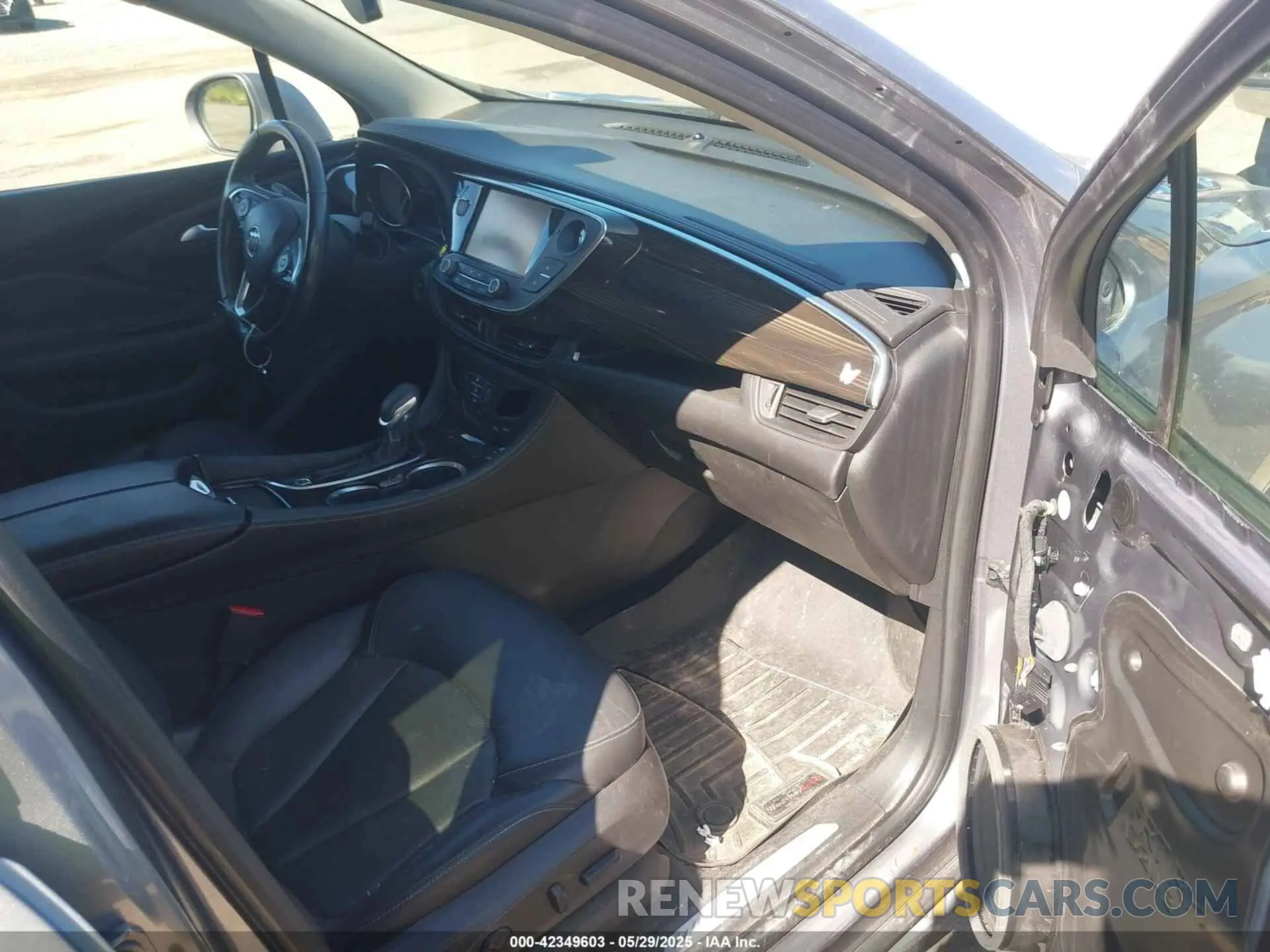 5 Photograph of a damaged car LRBFX2SA5KD003557 BUICK ENVISION 2019