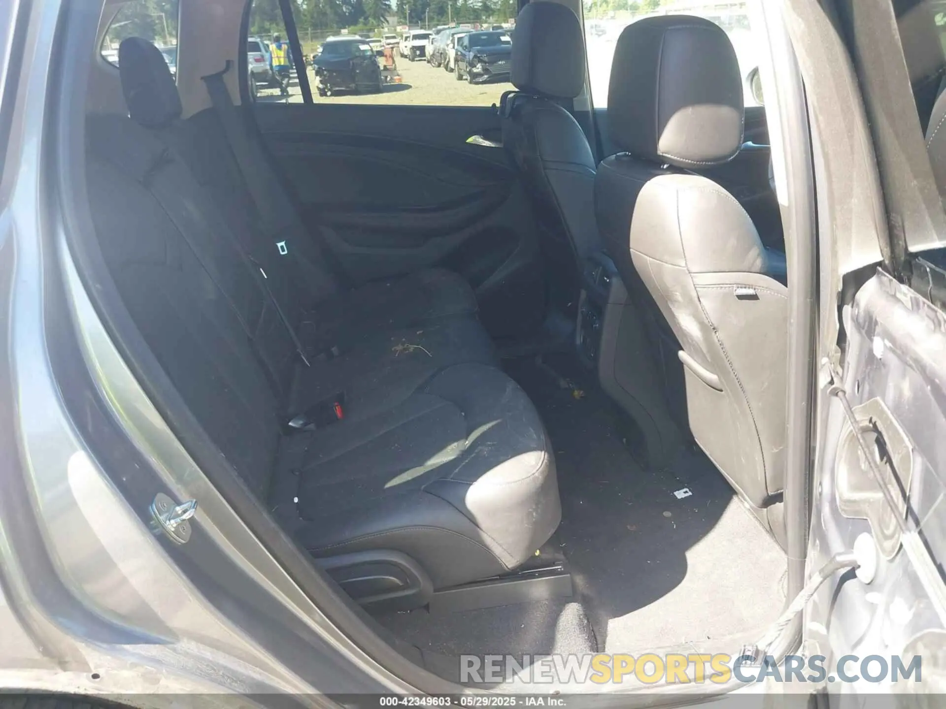 8 Photograph of a damaged car LRBFX2SA5KD003557 BUICK ENVISION 2019