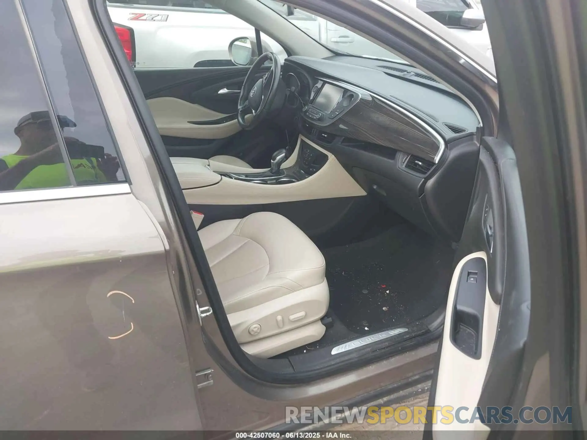 5 Photograph of a damaged car LRBFXCSA2KD090369 BUICK ENVISION 2019