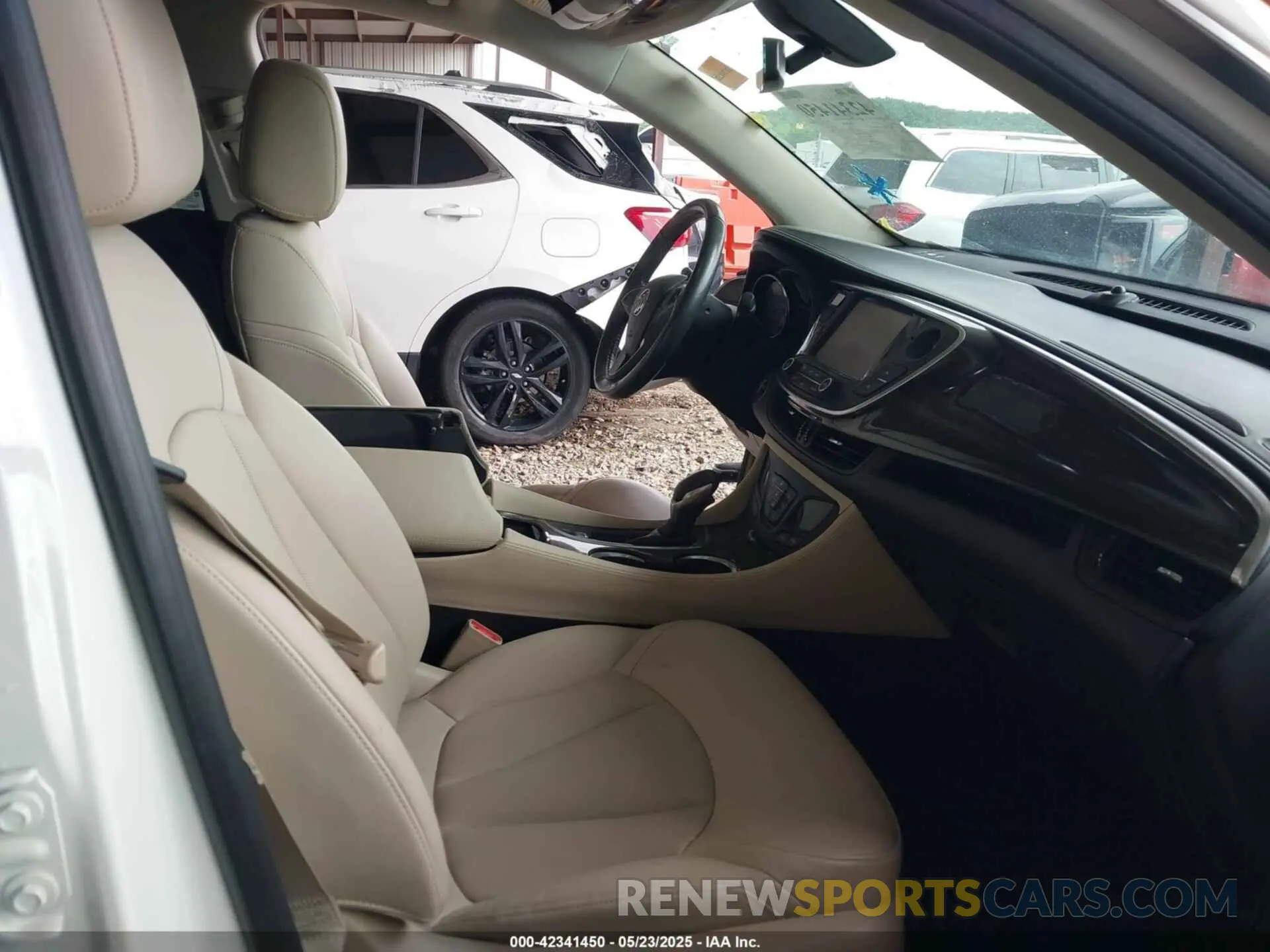 5 Photograph of a damaged car LRBFXCSA6KD128461 BUICK ENVISION 2019