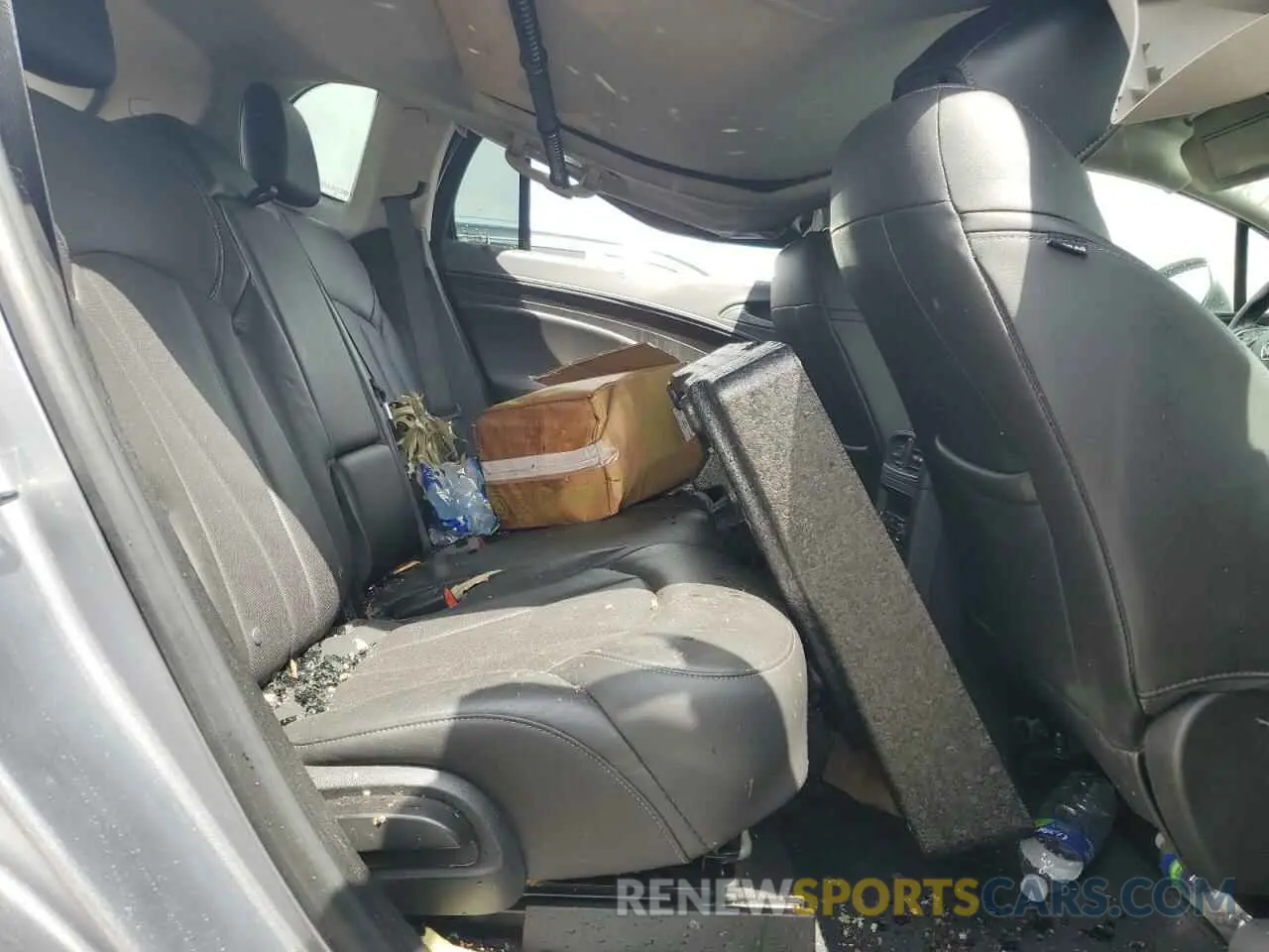 11 Photograph of a damaged car LRBFXCSAXKD062318 BUICK ENVISION 2019