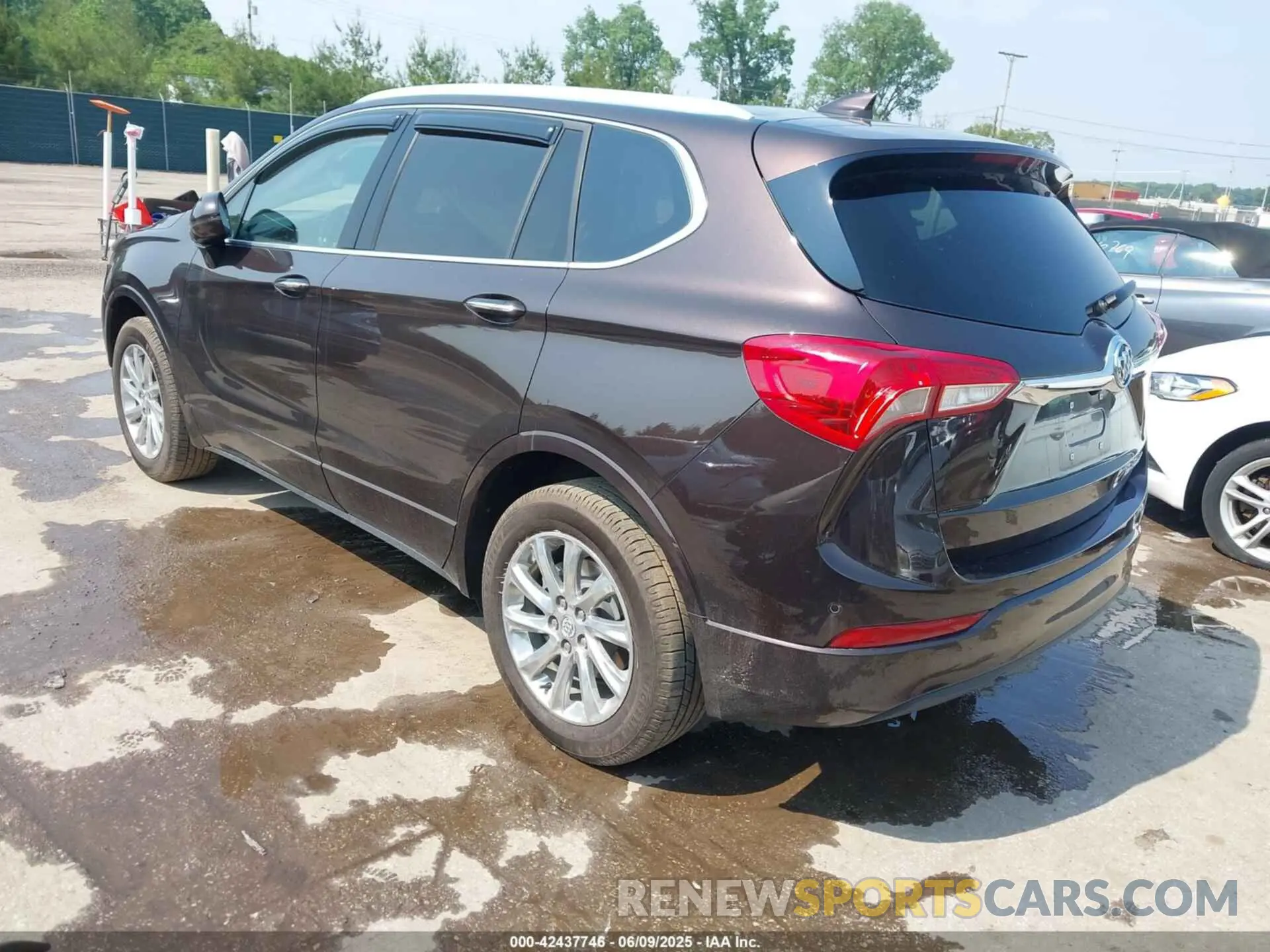 3 Photograph of a damaged car LRBFX2SA5LD067602 BUICK ENVISION 2020