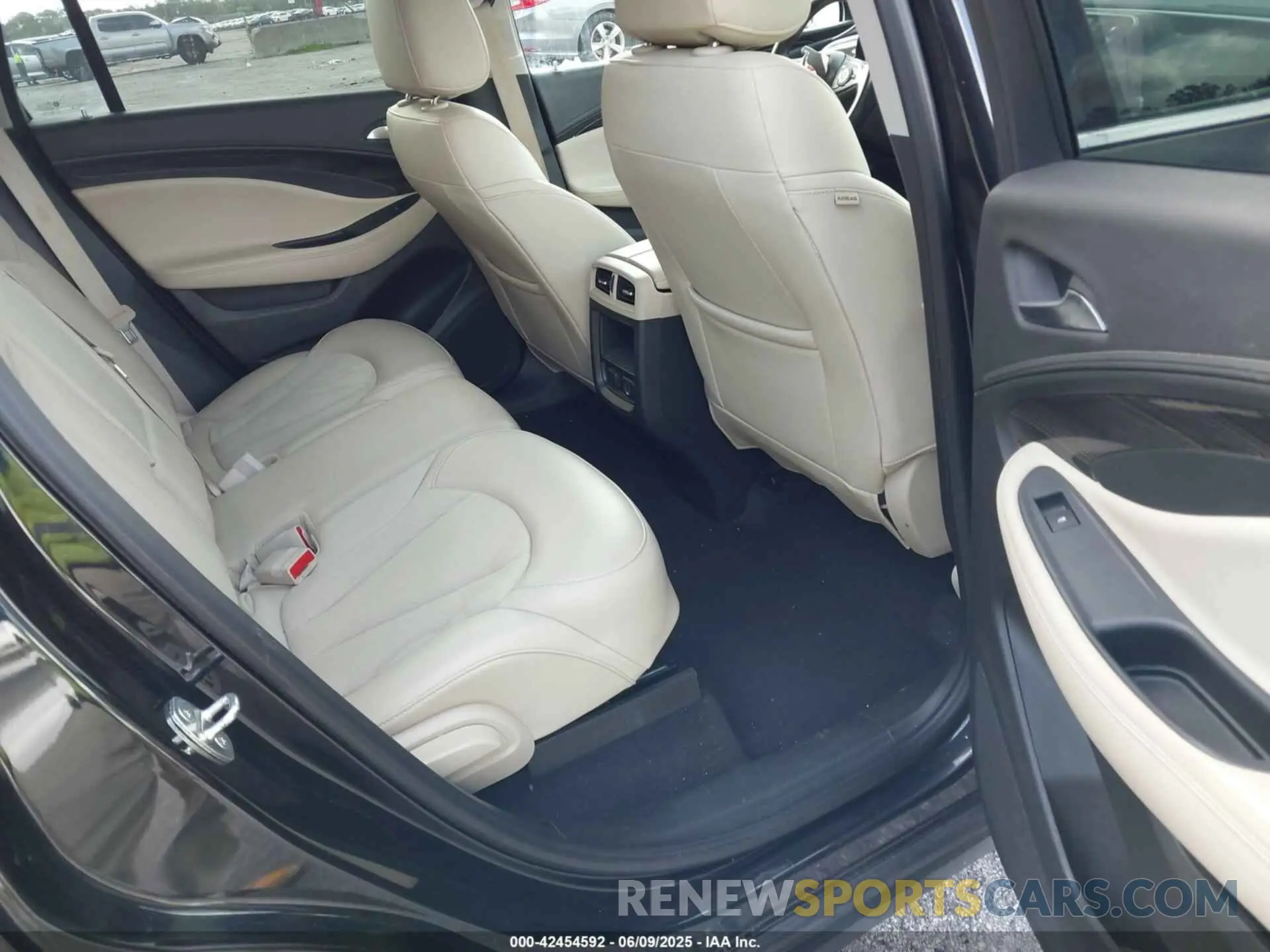 8 Photograph of a damaged car LRBFXBSA1LD016047 BUICK ENVISION 2020