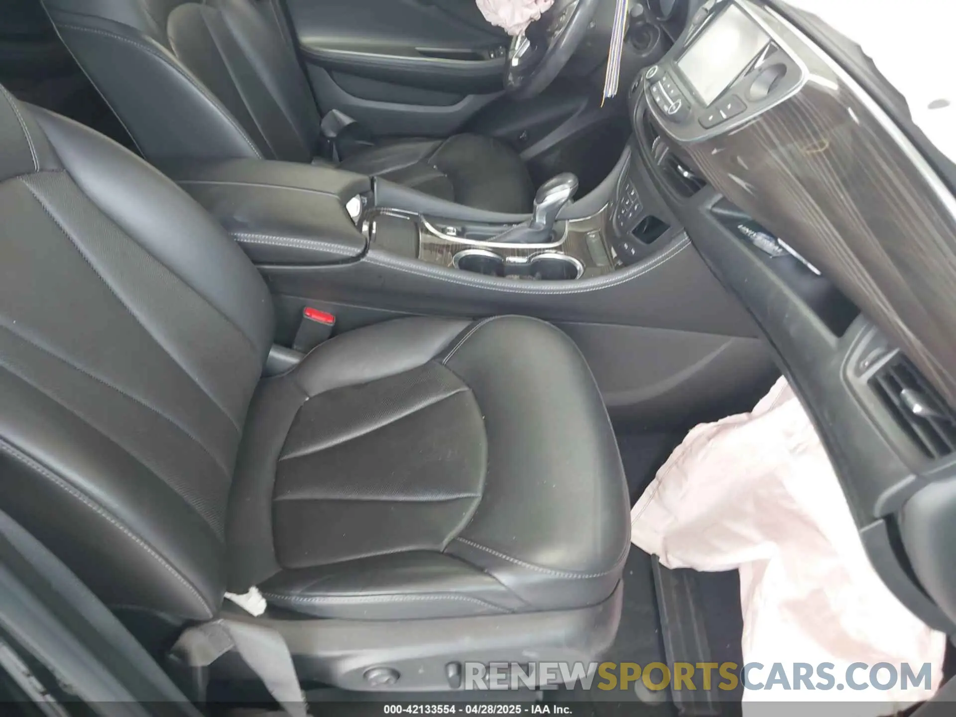 5 Photograph of a damaged car LRBFXCSA3LD015729 BUICK ENVISION 2020