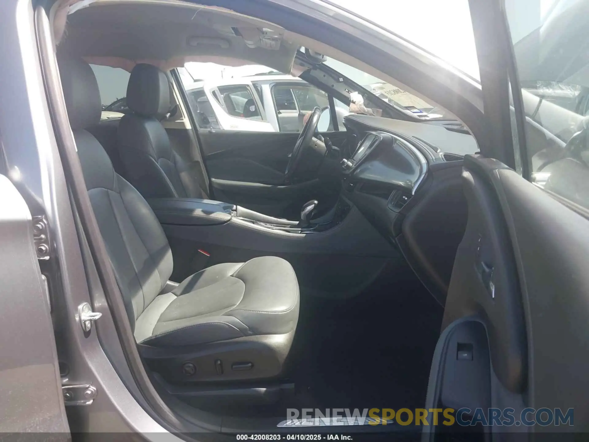 5 Photograph of a damaged car LRBFXCSA5LD211686 BUICK ENVISION 2020