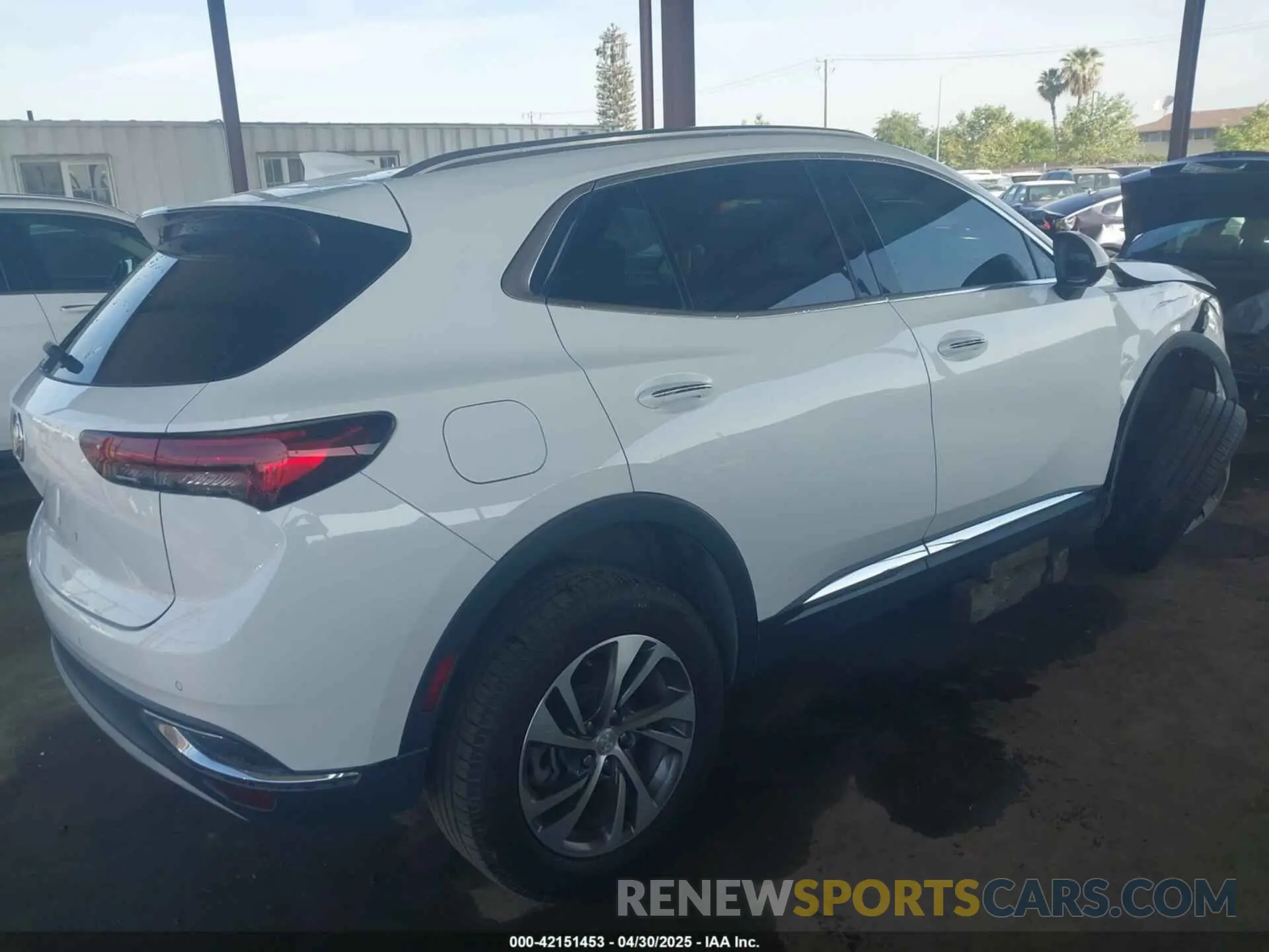 4 Photograph of a damaged car LRBFZNR41MD076150 BUICK ENVISION 2021