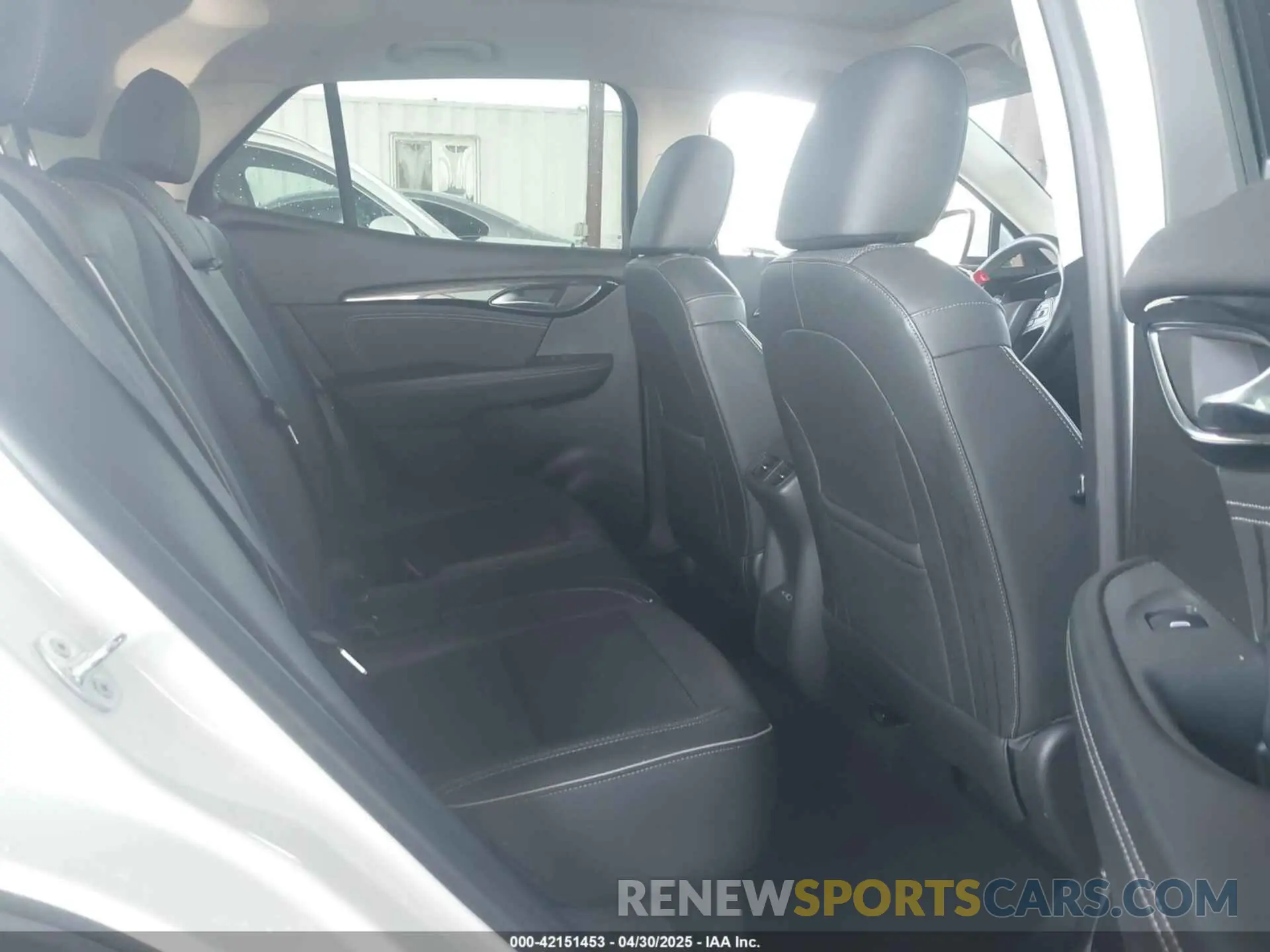 8 Photograph of a damaged car LRBFZNR41MD076150 BUICK ENVISION 2021
