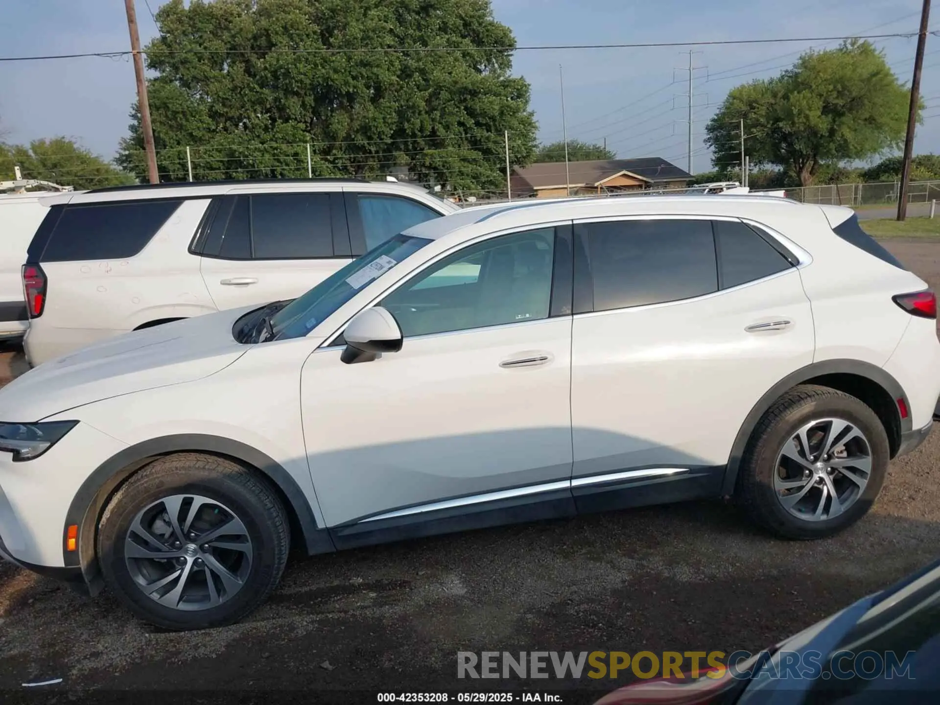 14 Photograph of a damaged car LRBFZNR48MD131600 BUICK ENVISION 2021