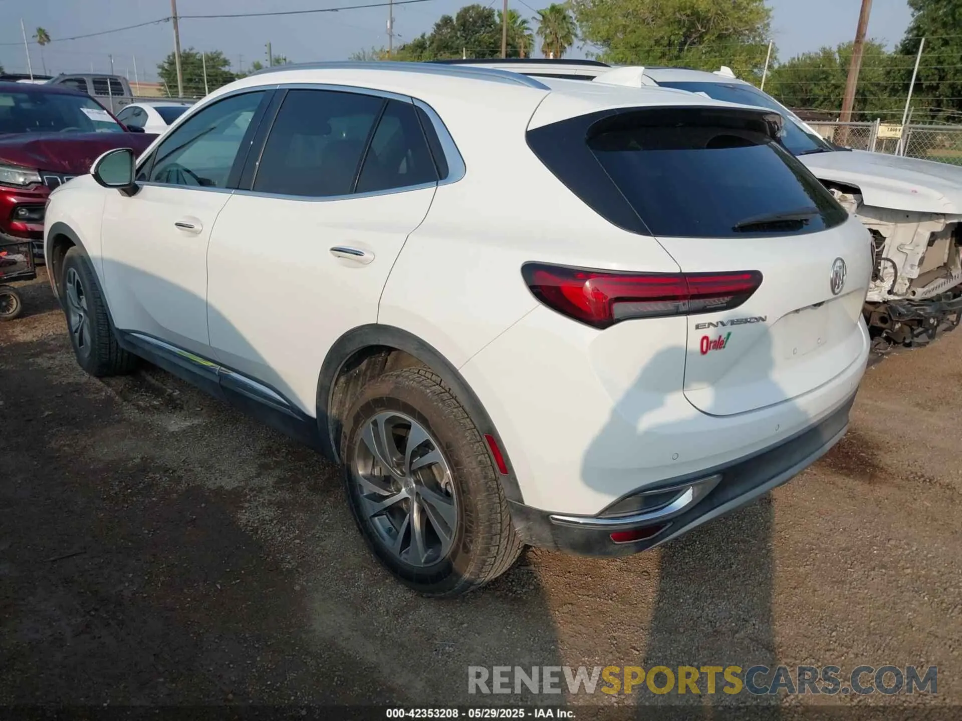 3 Photograph of a damaged car LRBFZNR48MD131600 BUICK ENVISION 2021
