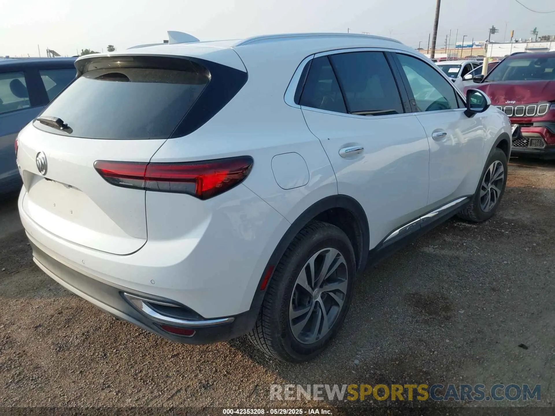 4 Photograph of a damaged car LRBFZNR48MD131600 BUICK ENVISION 2021
