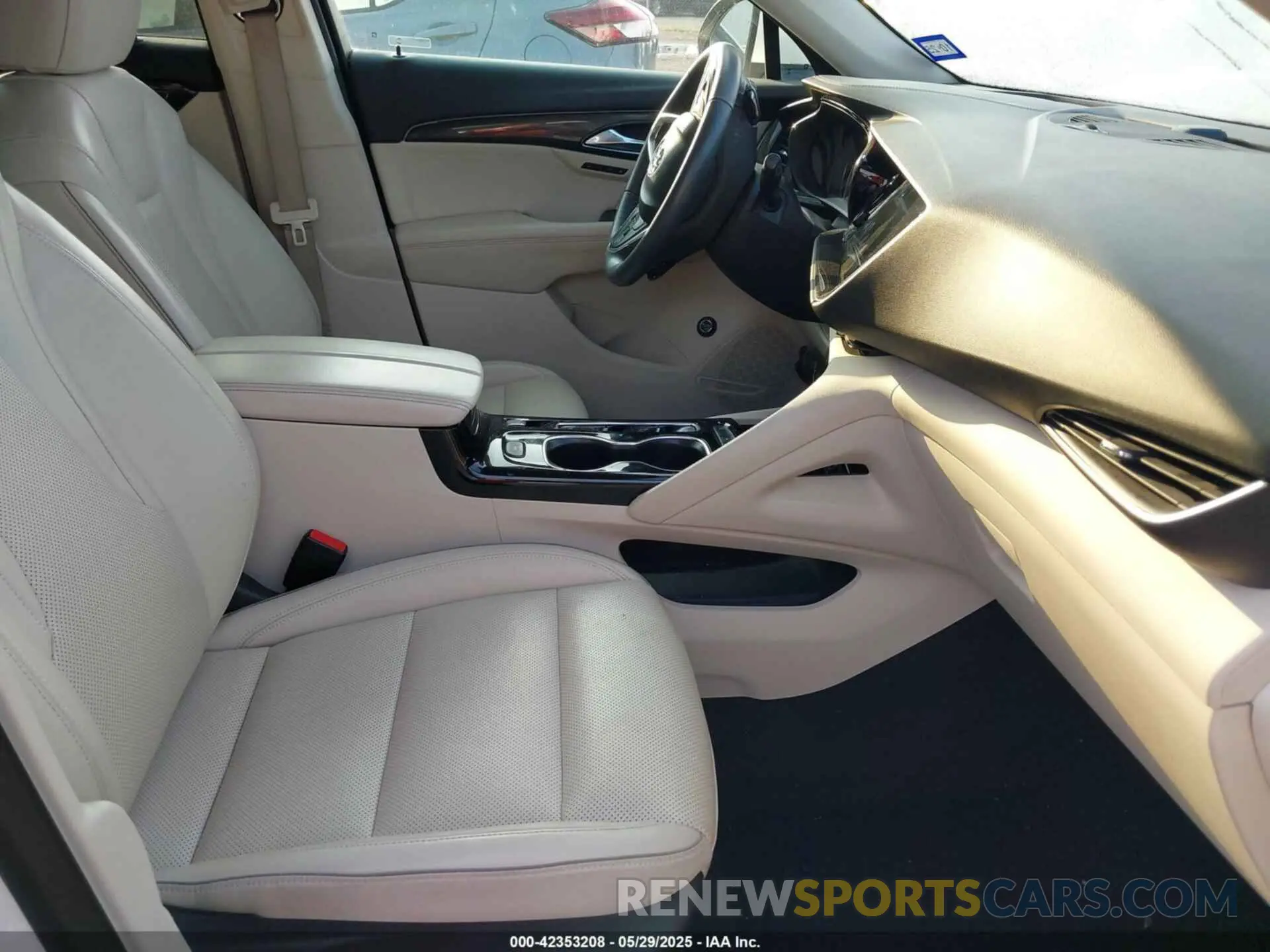 5 Photograph of a damaged car LRBFZNR48MD131600 BUICK ENVISION 2021