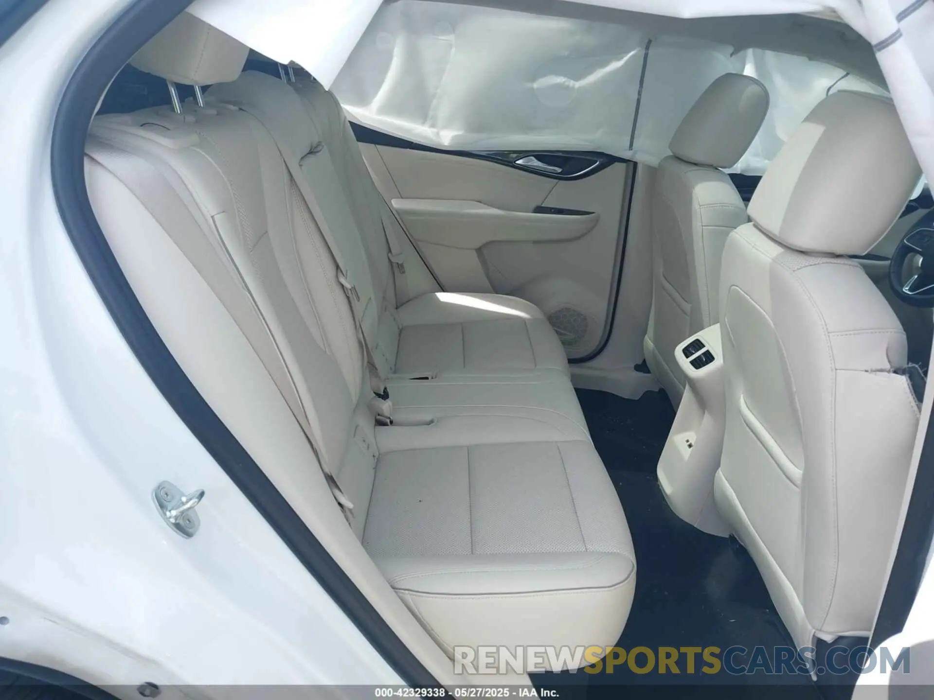 8 Photograph of a damaged car LRBFZNR47ND162869 BUICK ENVISION 2022