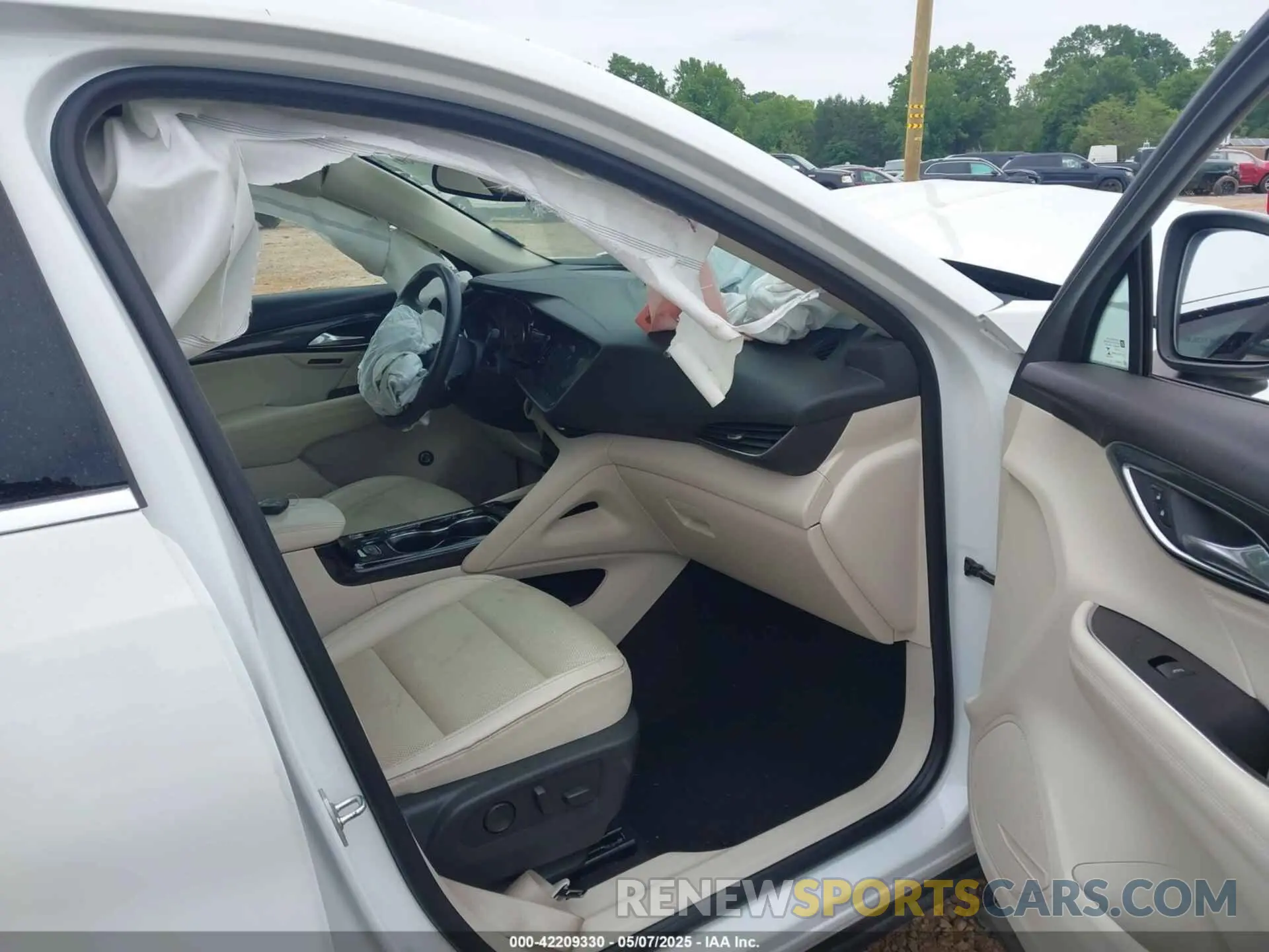 5 Photograph of a damaged car LRBFZNR4XND051345 BUICK ENVISION 2022