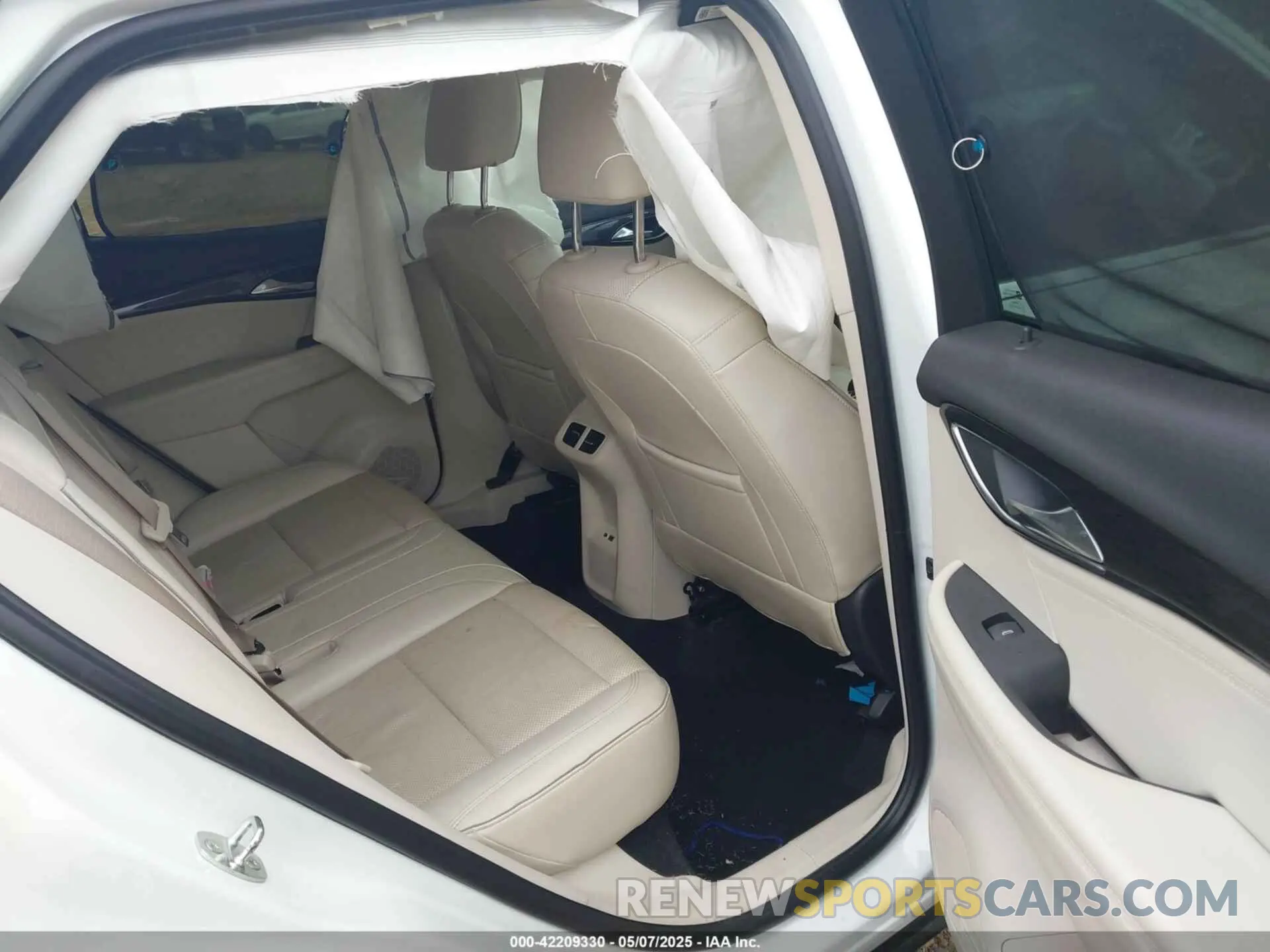8 Photograph of a damaged car LRBFZNR4XND051345 BUICK ENVISION 2022