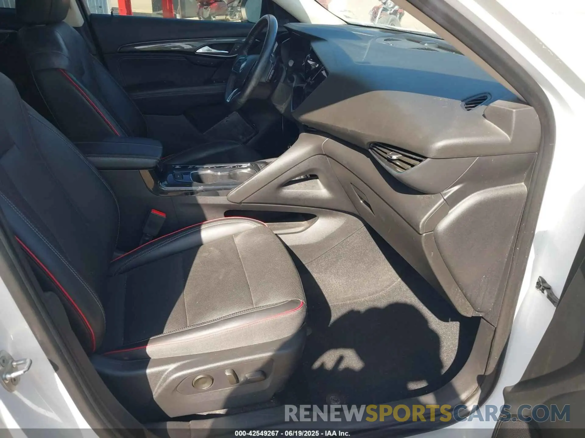 5 Photograph of a damaged car LRBFZPR41ND031495 BUICK ENVISION 2022