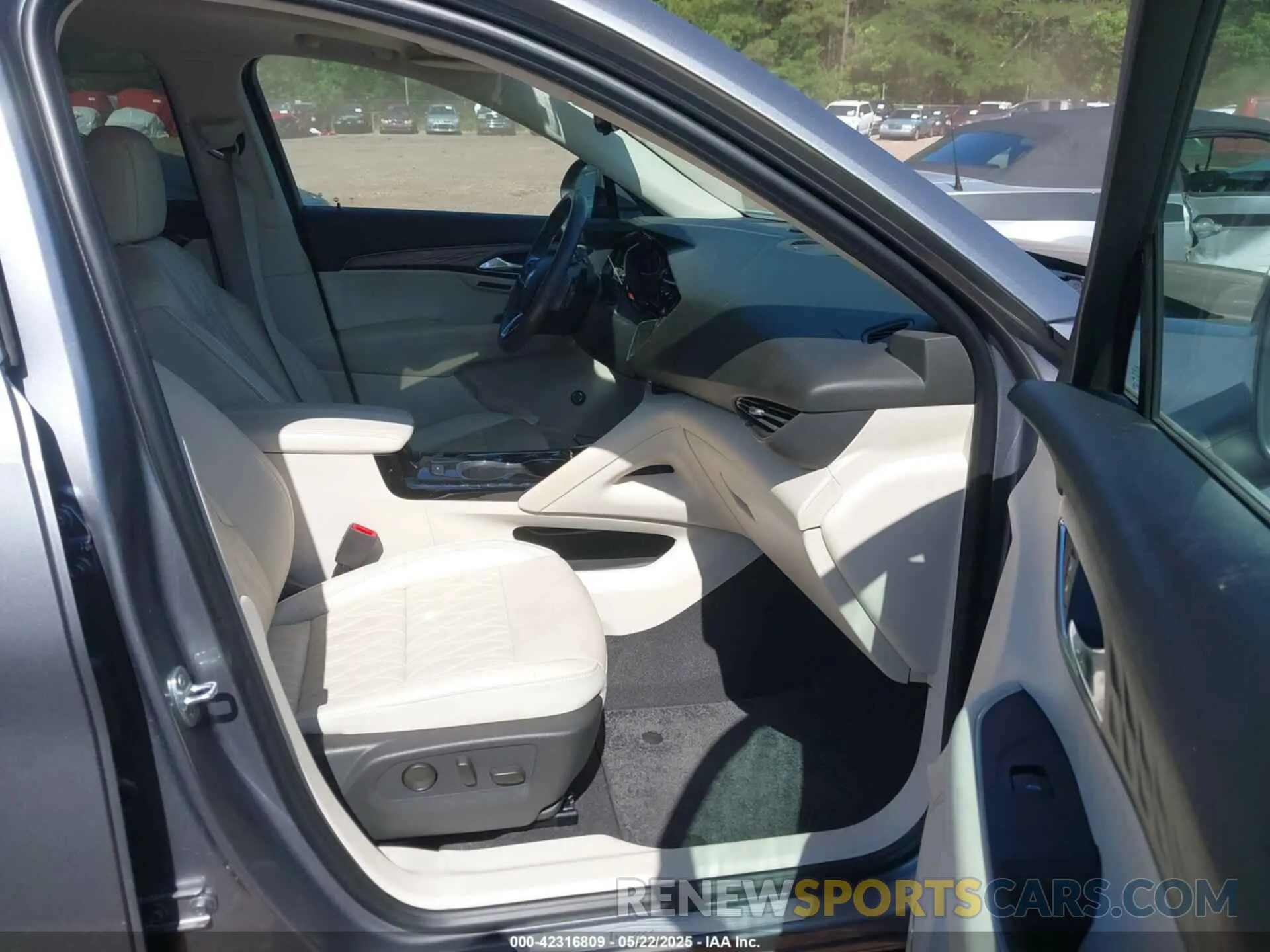 5 Photograph of a damaged car LRBFZRR48ND046314 BUICK ENVISION 2022