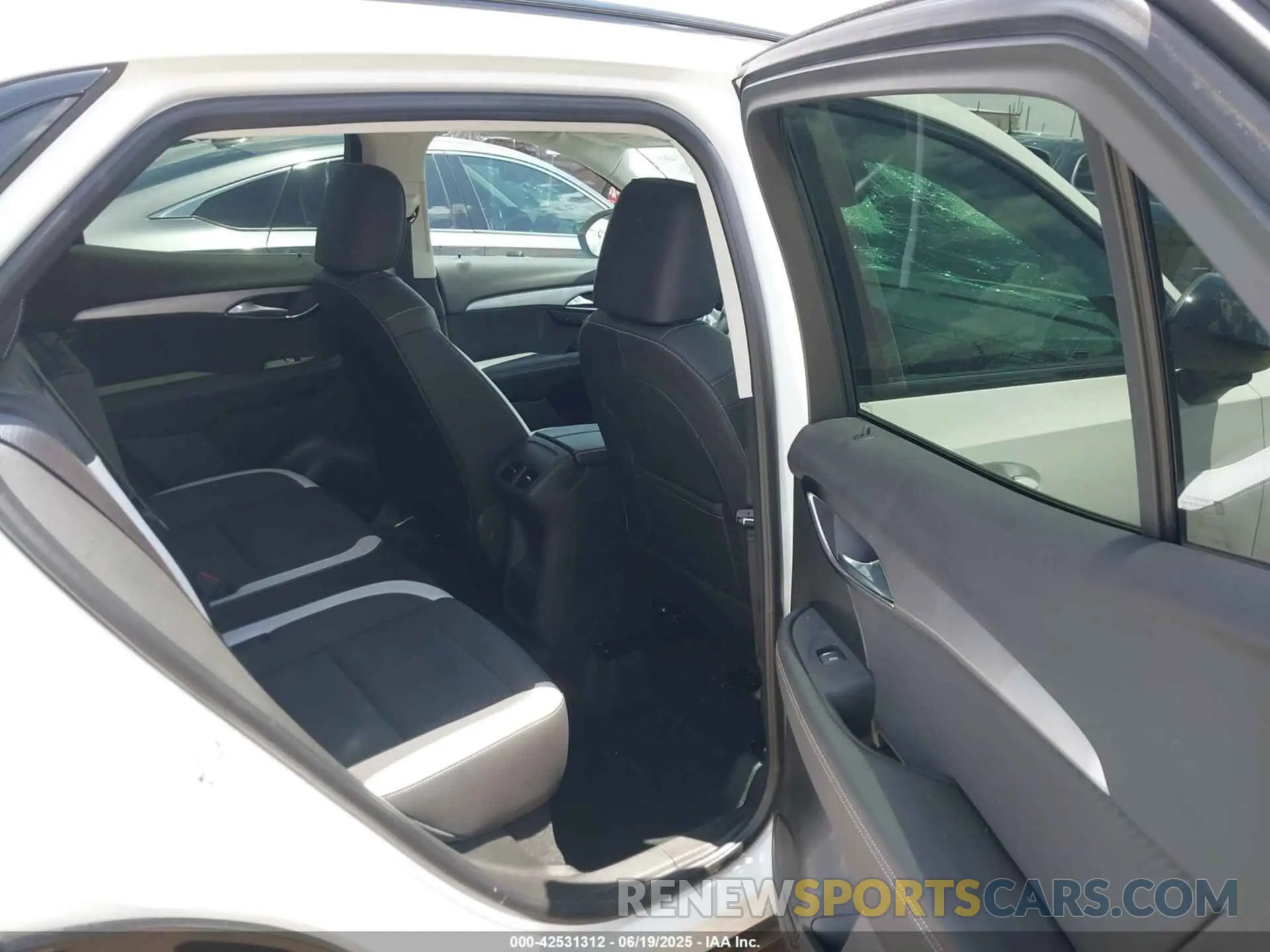 8 Photograph of a damaged car LRBFZPE41RD069692 BUICK ENVISION 2024