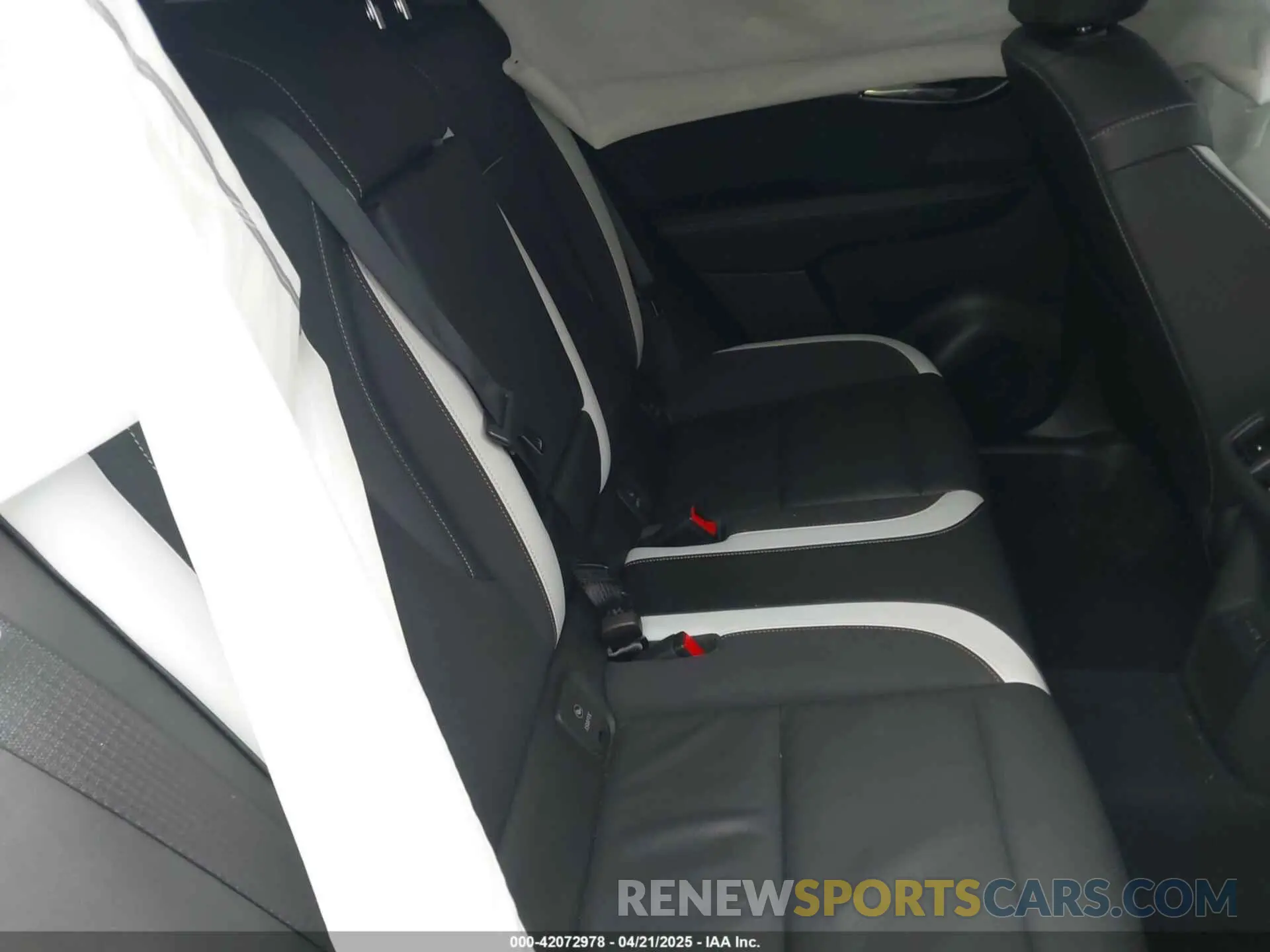8 Photograph of a damaged car LRBFZPE49RD043471 BUICK ENVISION 2024