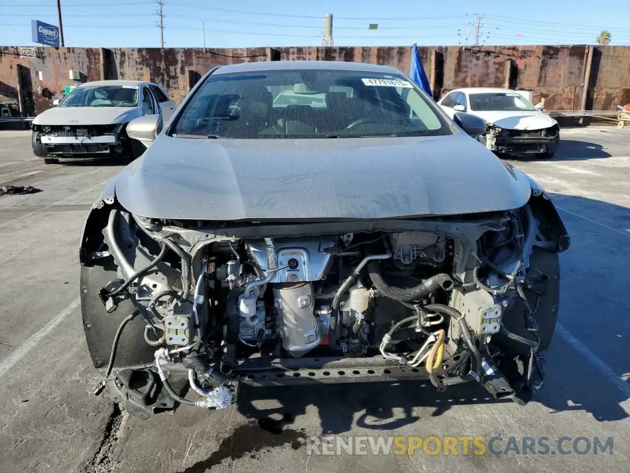 5 Photograph of a damaged car 1G4ZP5SZ0KU105673 BUICK LACROSSE 2019