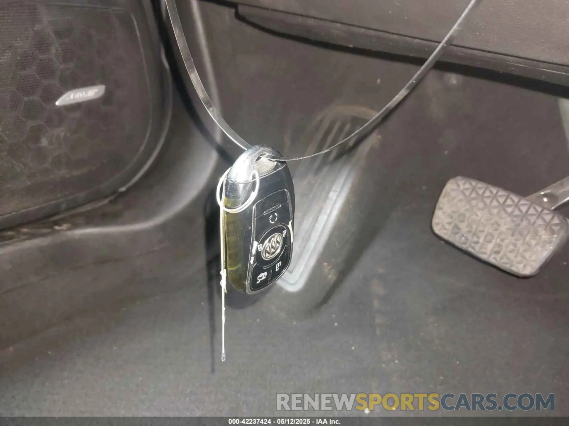 11 Photograph of a damaged car 1G4ZP5SZ4KU111251 BUICK LACROSSE 2019