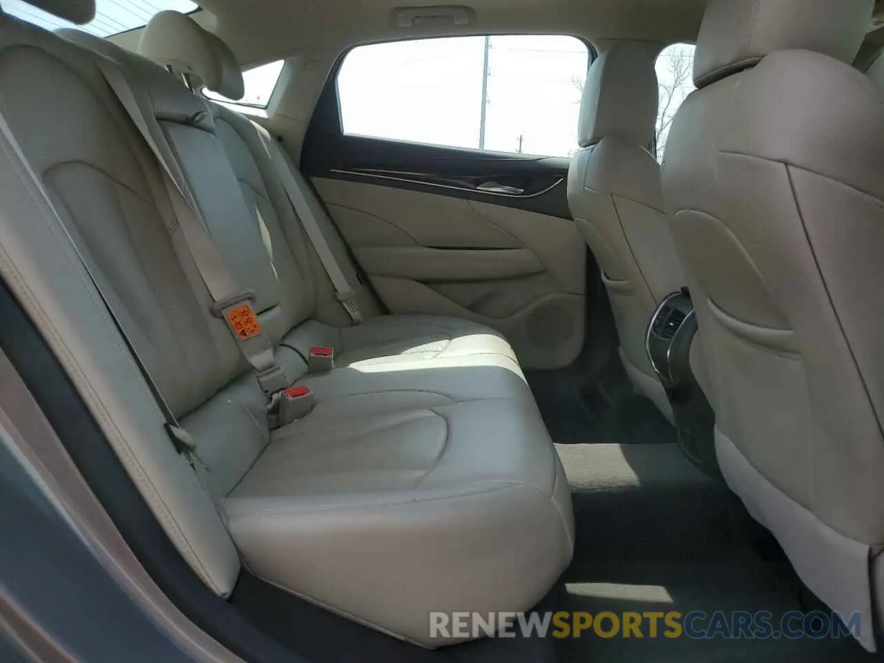 11 Photograph of a damaged car 1G4ZR5SS6KU105822 BUICK LACROSSE 2019