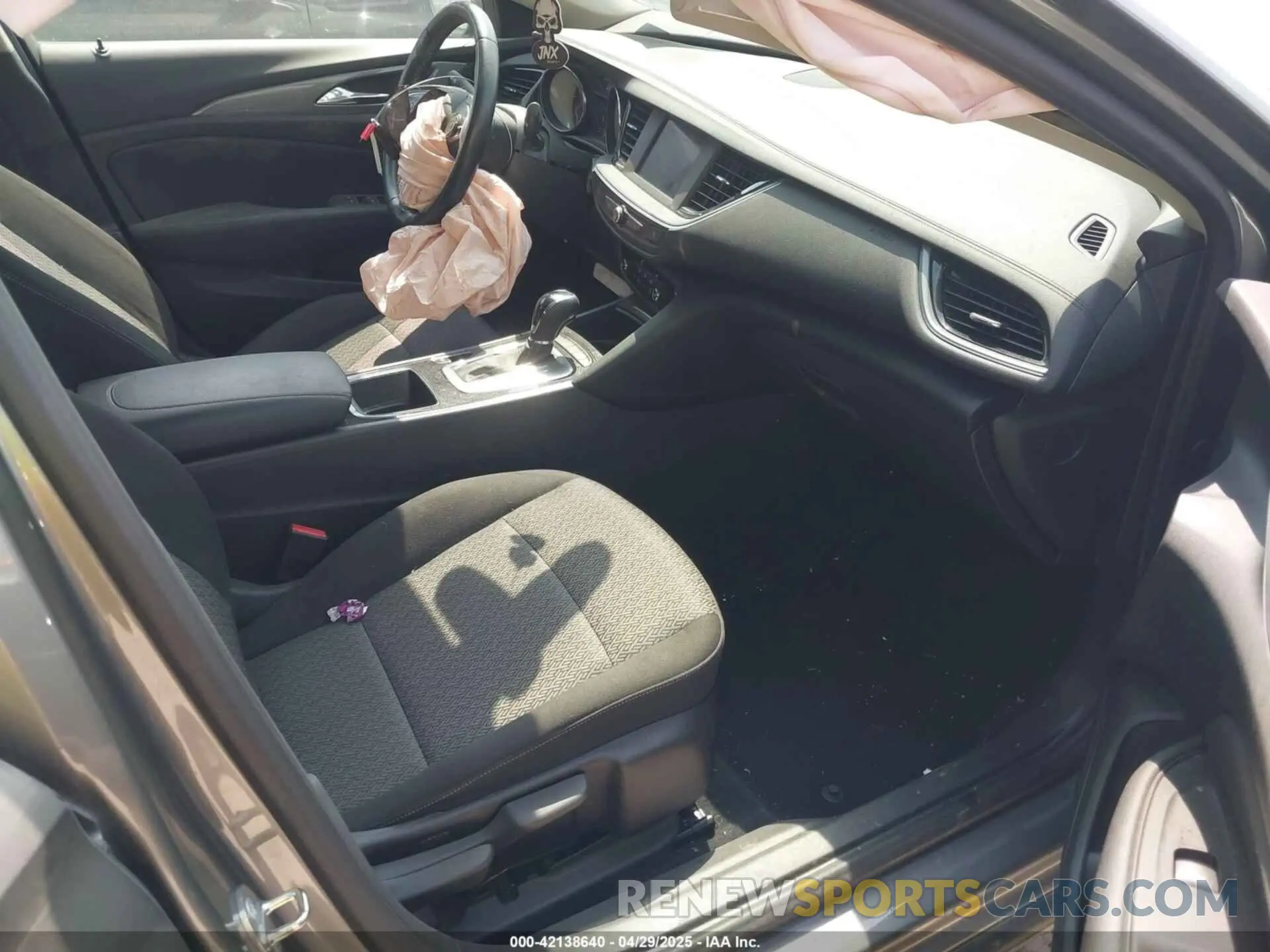 5 Photograph of a damaged car W04GL6SX0K1031243 BUICK REGAL SPORTBACK 2019