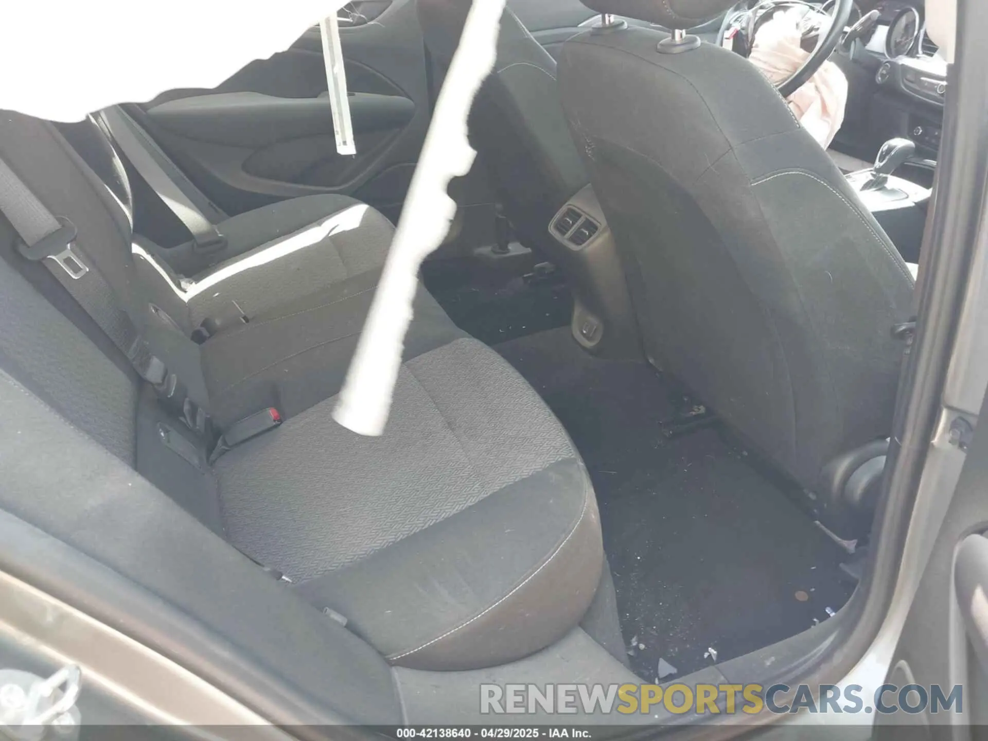 8 Photograph of a damaged car W04GL6SX0K1031243 BUICK REGAL SPORTBACK 2019
