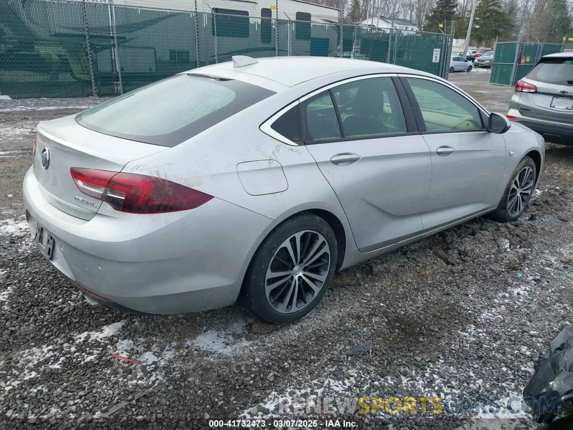 4 Photograph of a damaged car W04GL6SX6K1010154 BUICK REGAL SPORTBACK 2019
