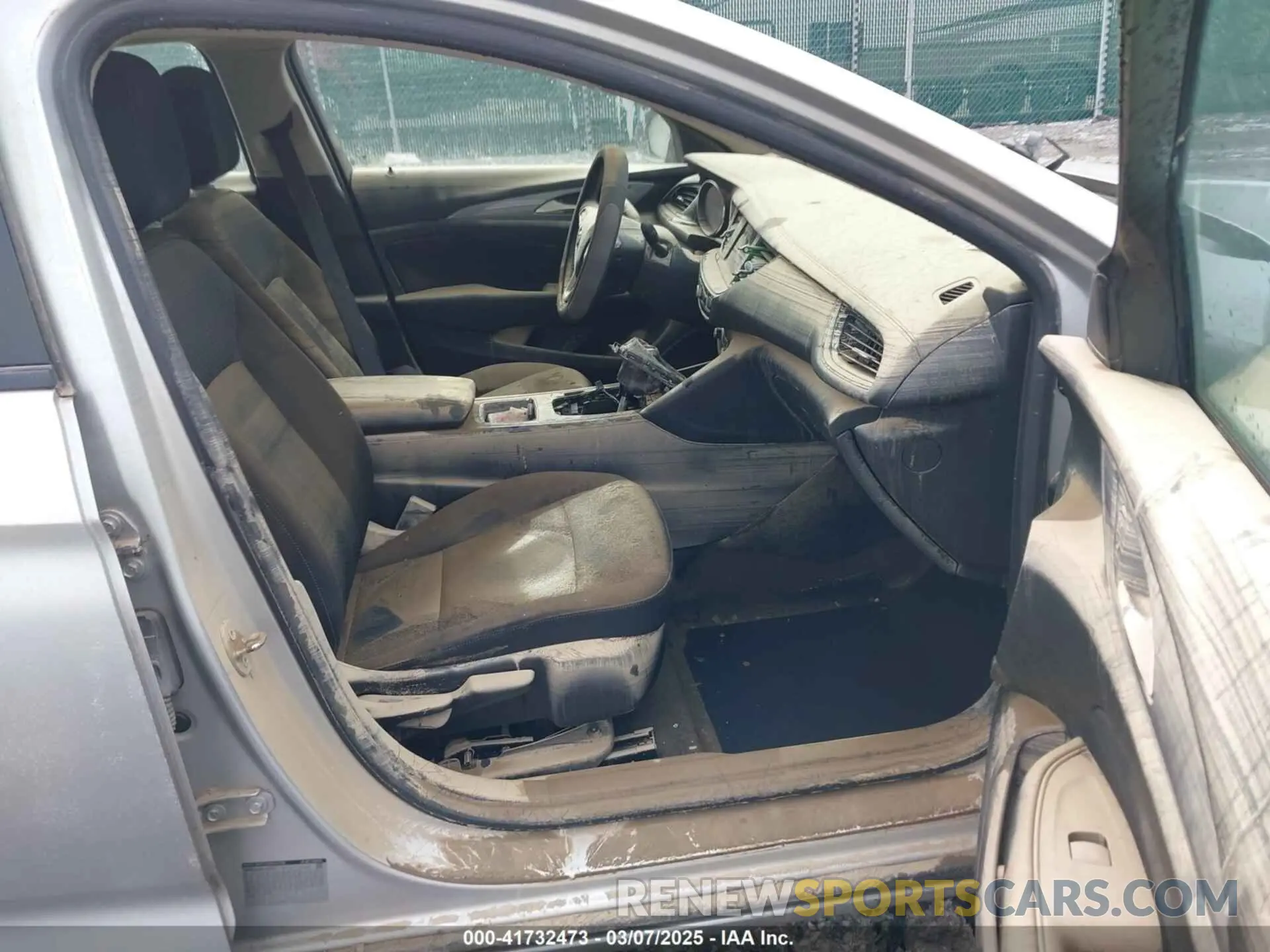 5 Photograph of a damaged car W04GL6SX6K1010154 BUICK REGAL SPORTBACK 2019