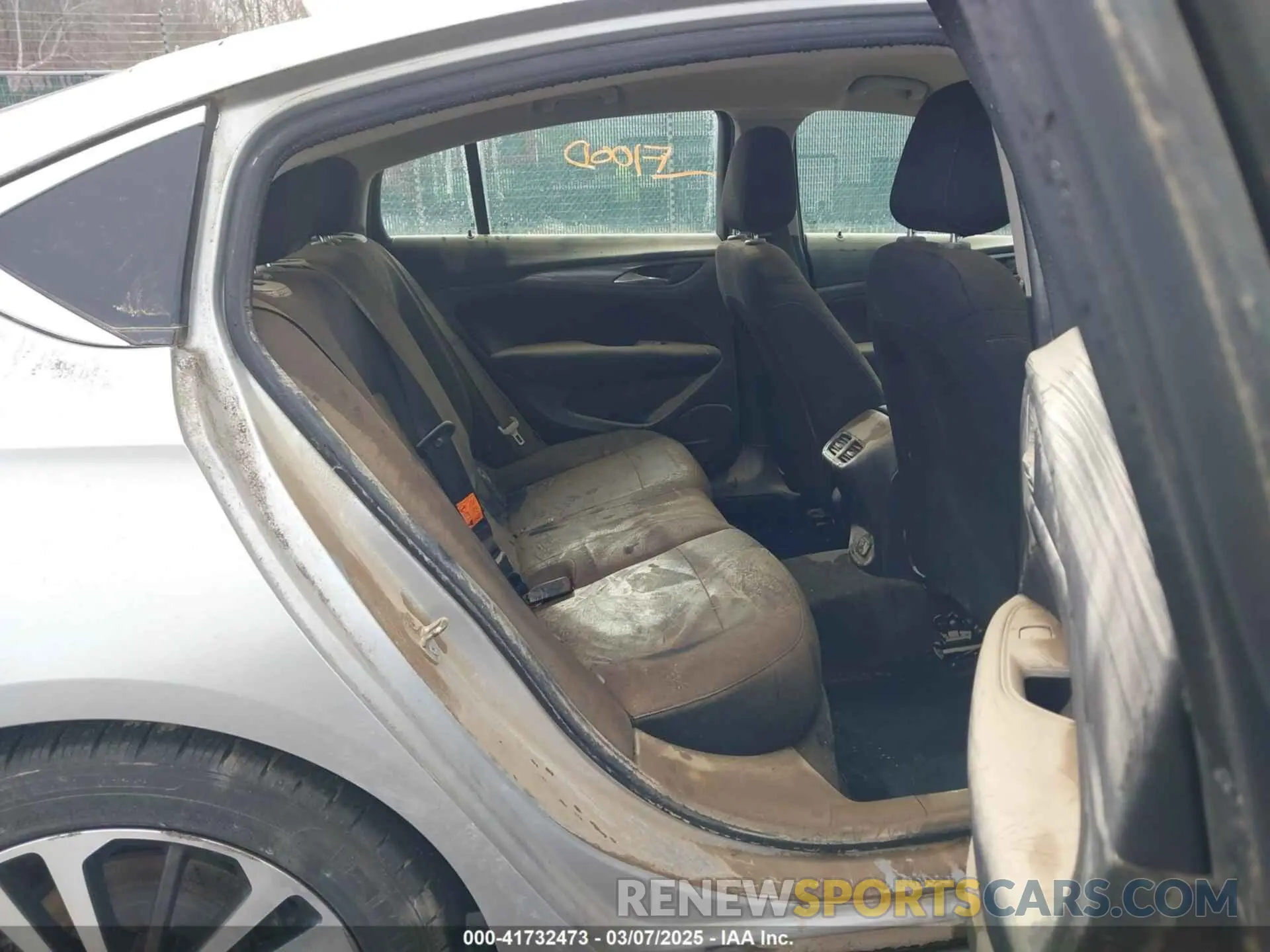 8 Photograph of a damaged car W04GL6SX6K1010154 BUICK REGAL SPORTBACK 2019
