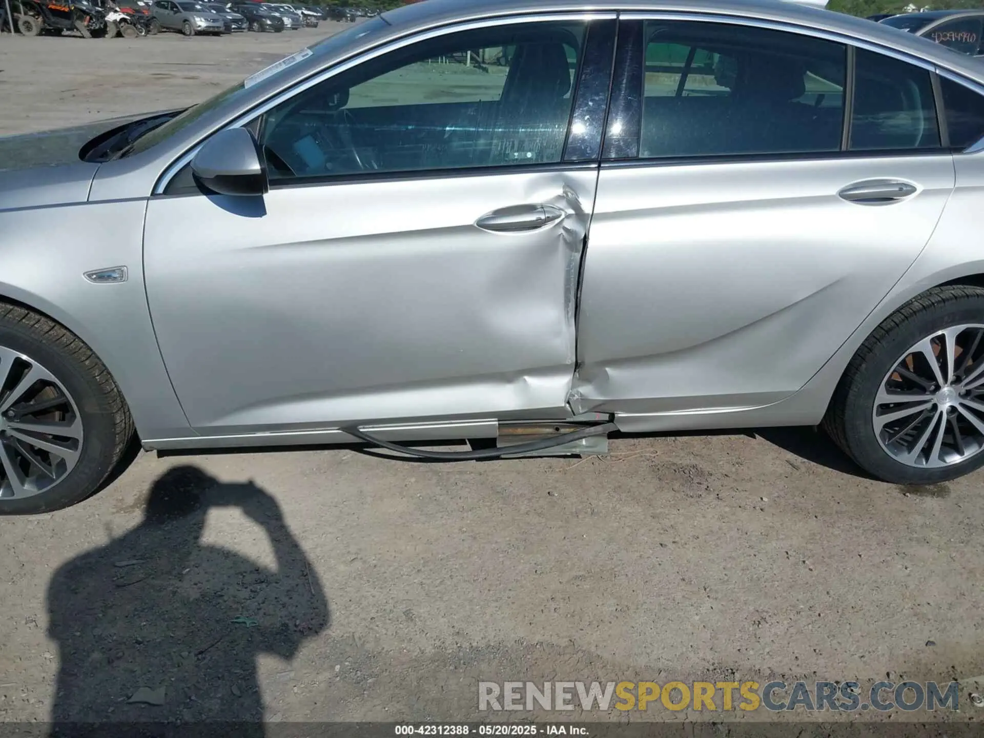 6 Photograph of a damaged car W04GM6SX3K1069840 BUICK REGAL SPORTBACK 2019