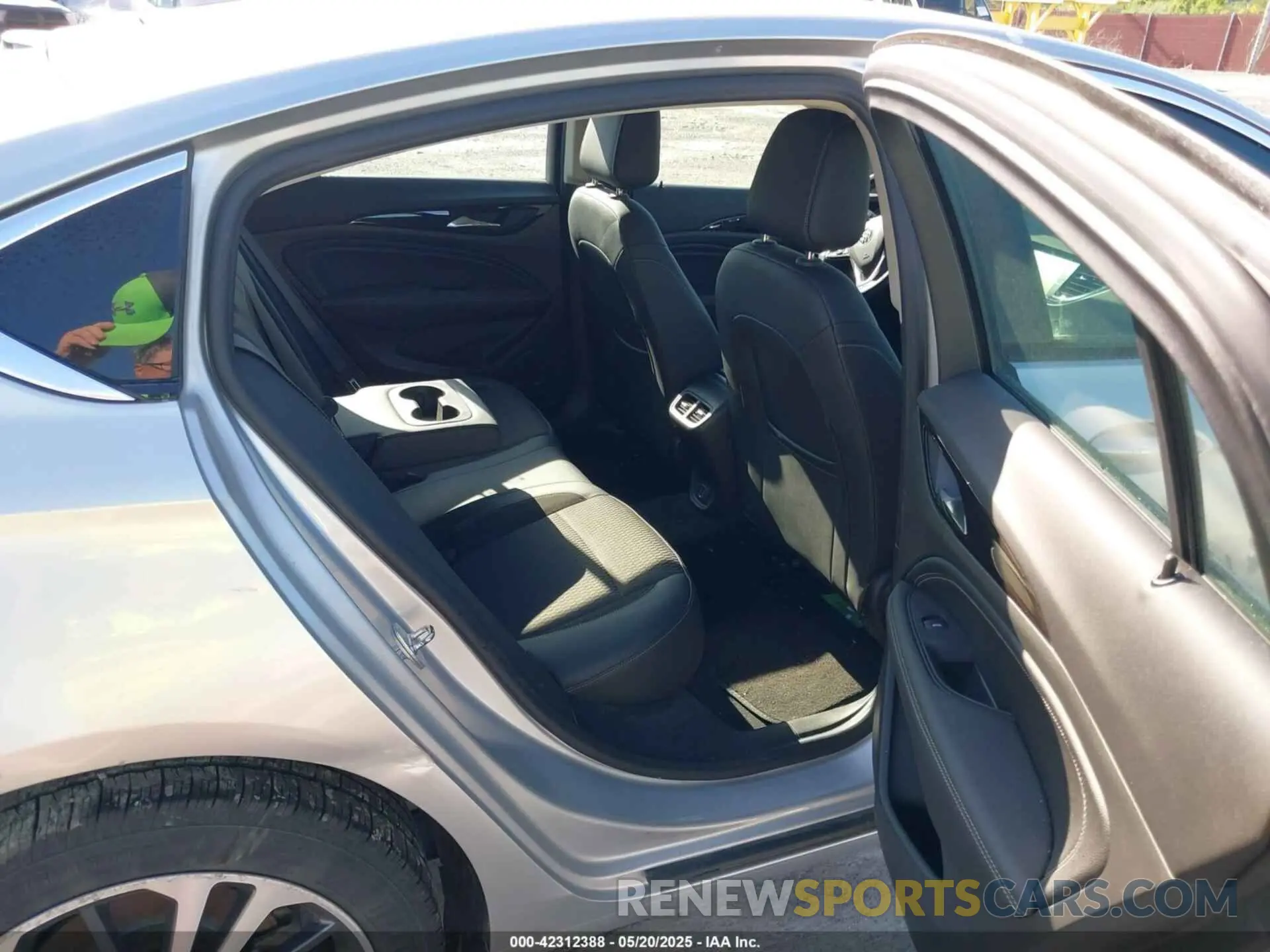 8 Photograph of a damaged car W04GM6SX3K1069840 BUICK REGAL SPORTBACK 2019