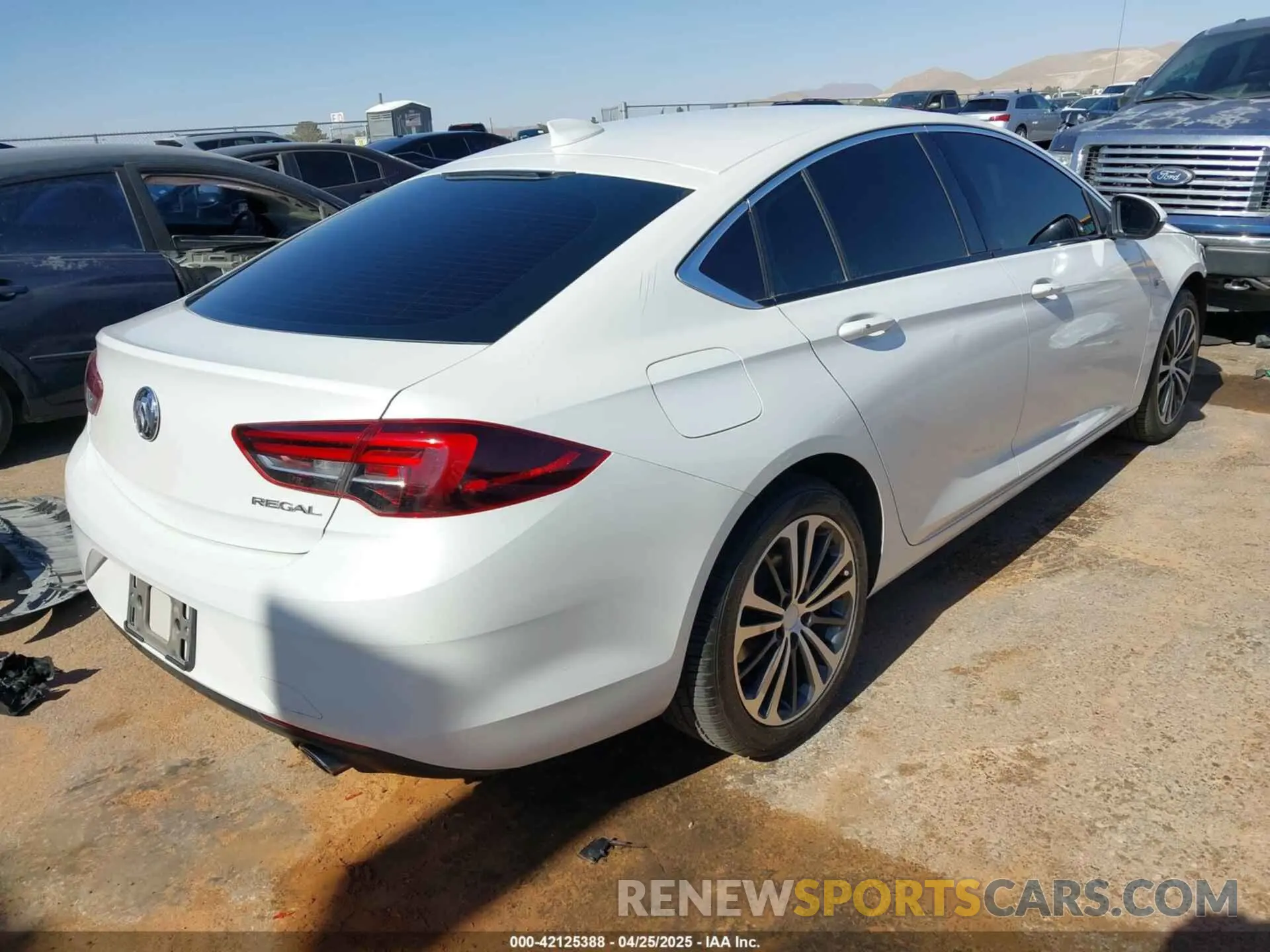 4 Photograph of a damaged car W04GP6SX5K1033588 BUICK REGAL SPORTBACK 2019