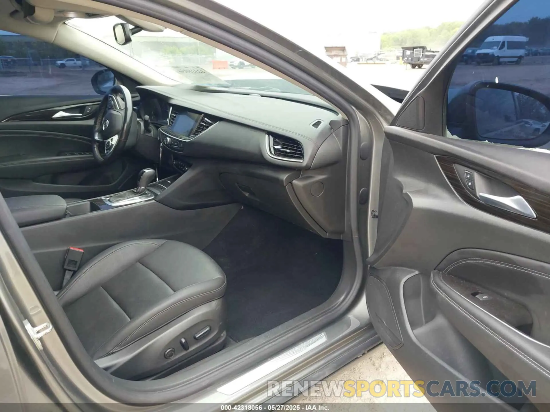 5 Photograph of a damaged car W04GP6SX6K1009087 BUICK REGAL SPORTBACK 2019