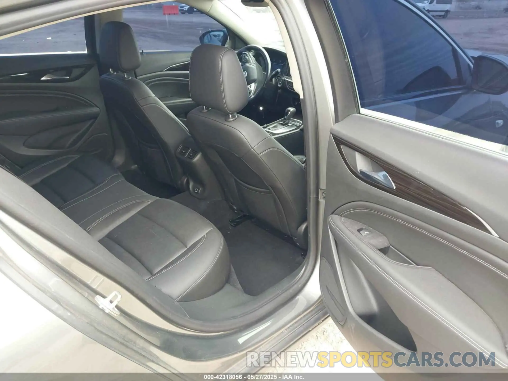 8 Photograph of a damaged car W04GP6SX6K1009087 BUICK REGAL SPORTBACK 2019