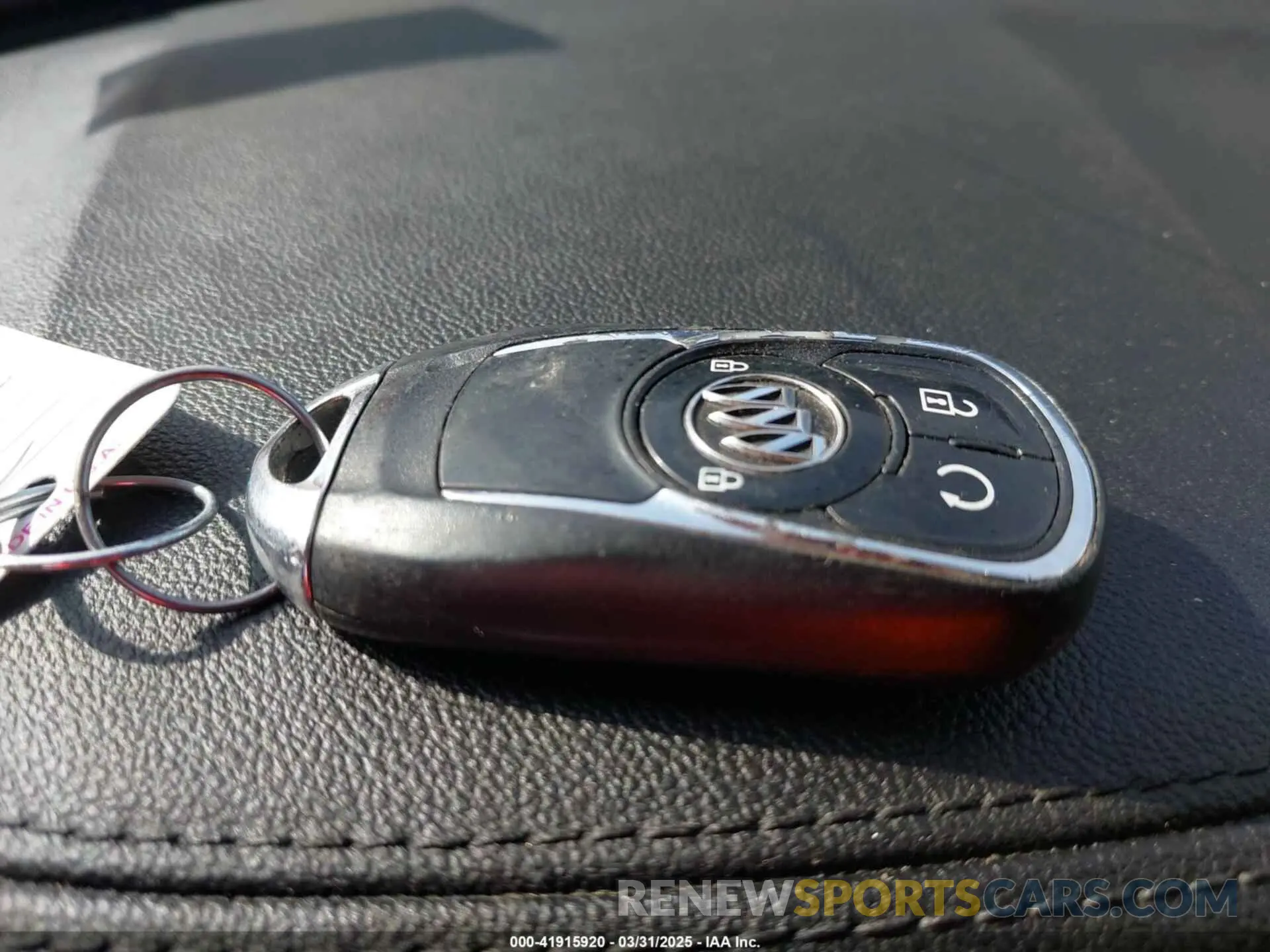 11 Photograph of a damaged car W04GR6SXXK1004632 BUICK REGAL SPORTBACK 2019