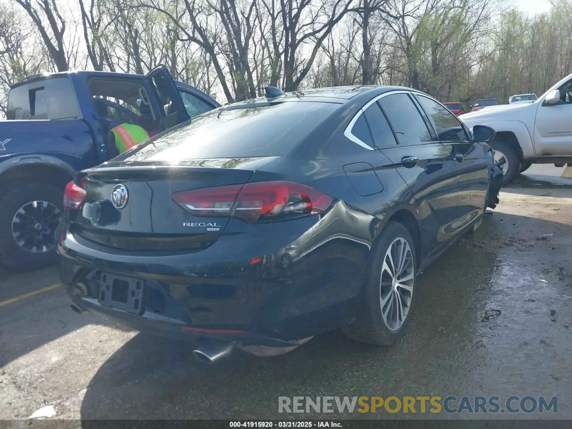 4 Photograph of a damaged car W04GR6SXXK1004632 BUICK REGAL SPORTBACK 2019