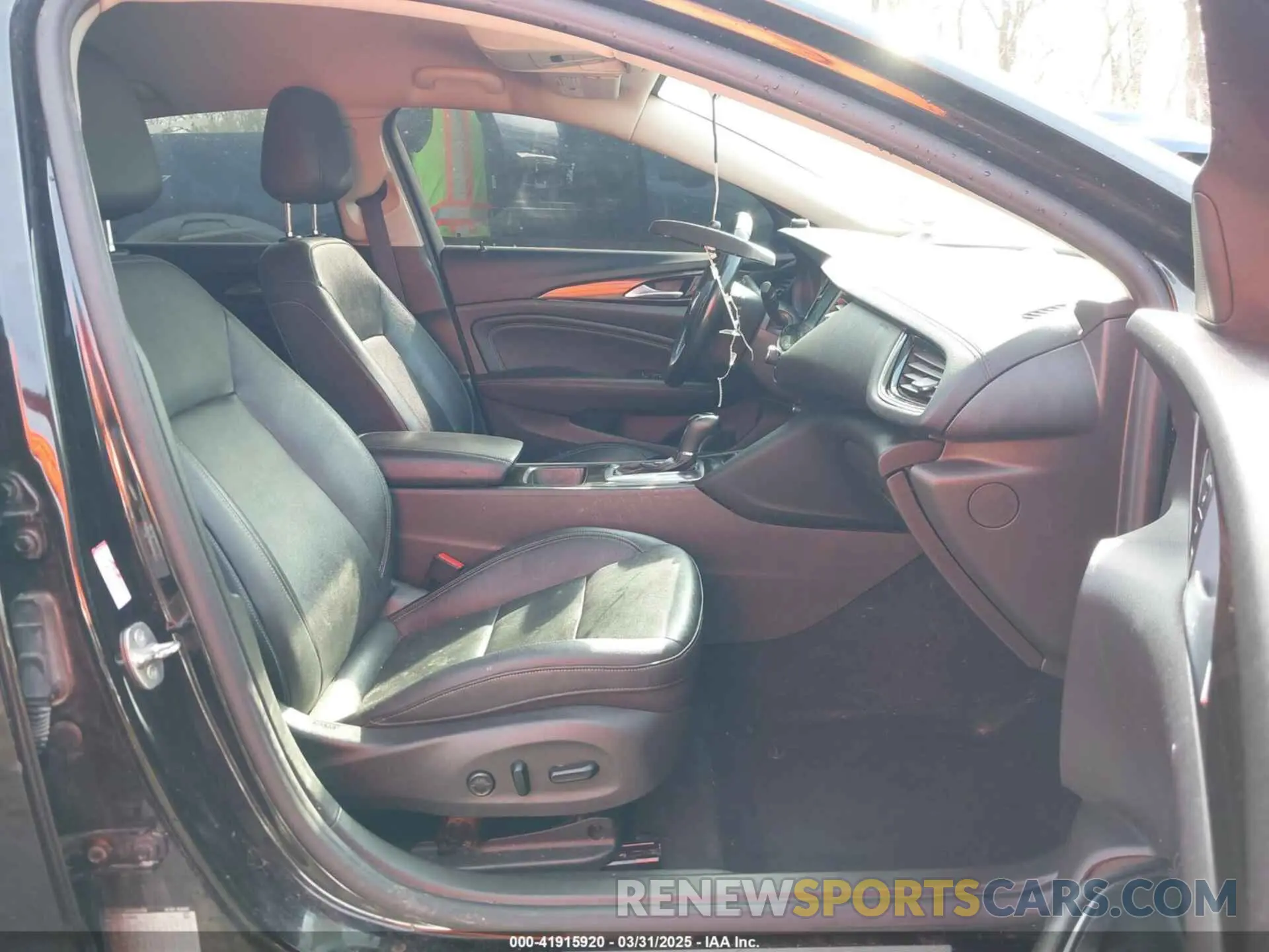 5 Photograph of a damaged car W04GR6SXXK1004632 BUICK REGAL SPORTBACK 2019