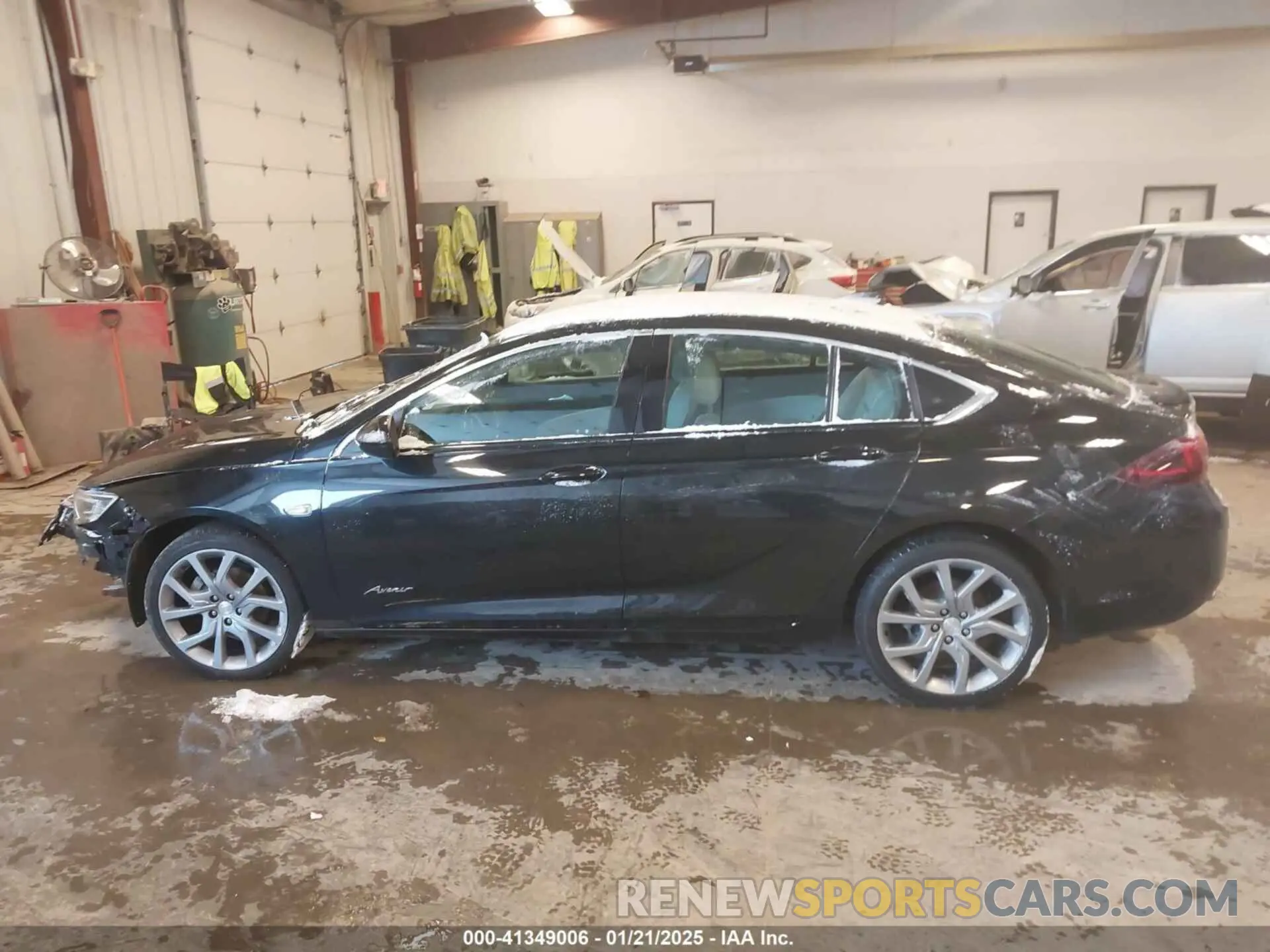 14 Photograph of a damaged car W04GW6SX0K1028253 BUICK REGAL SPORTBACK 2019