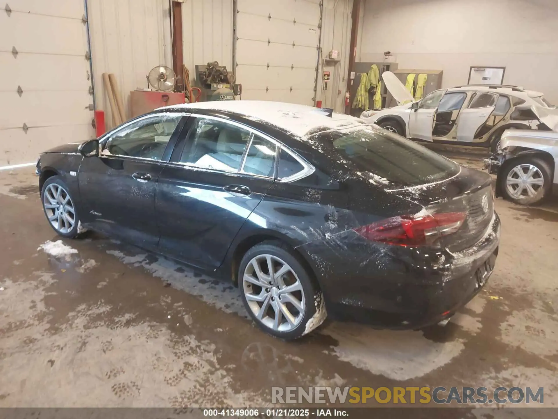 3 Photograph of a damaged car W04GW6SX0K1028253 BUICK REGAL SPORTBACK 2019