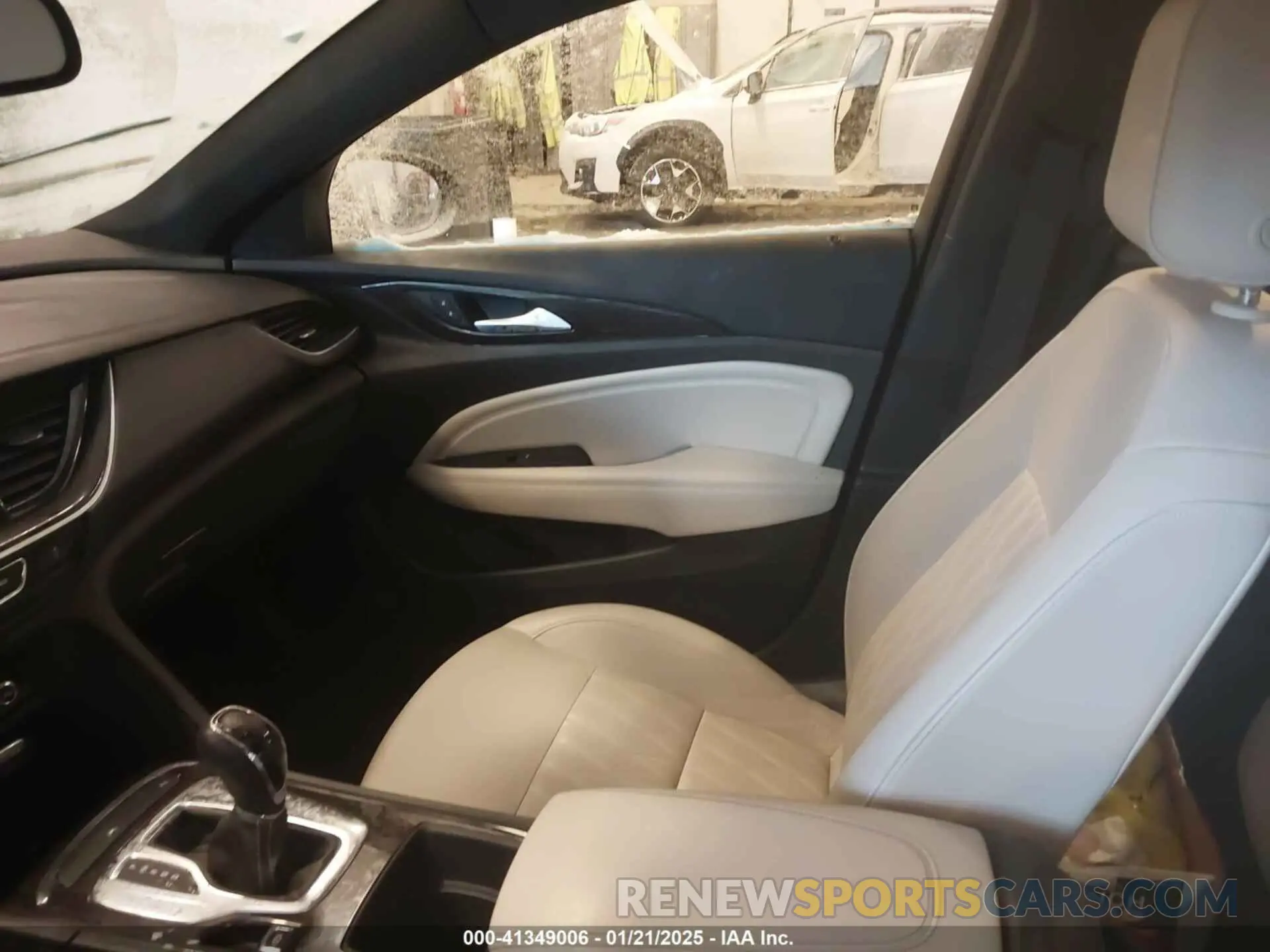 5 Photograph of a damaged car W04GW6SX0K1028253 BUICK REGAL SPORTBACK 2019