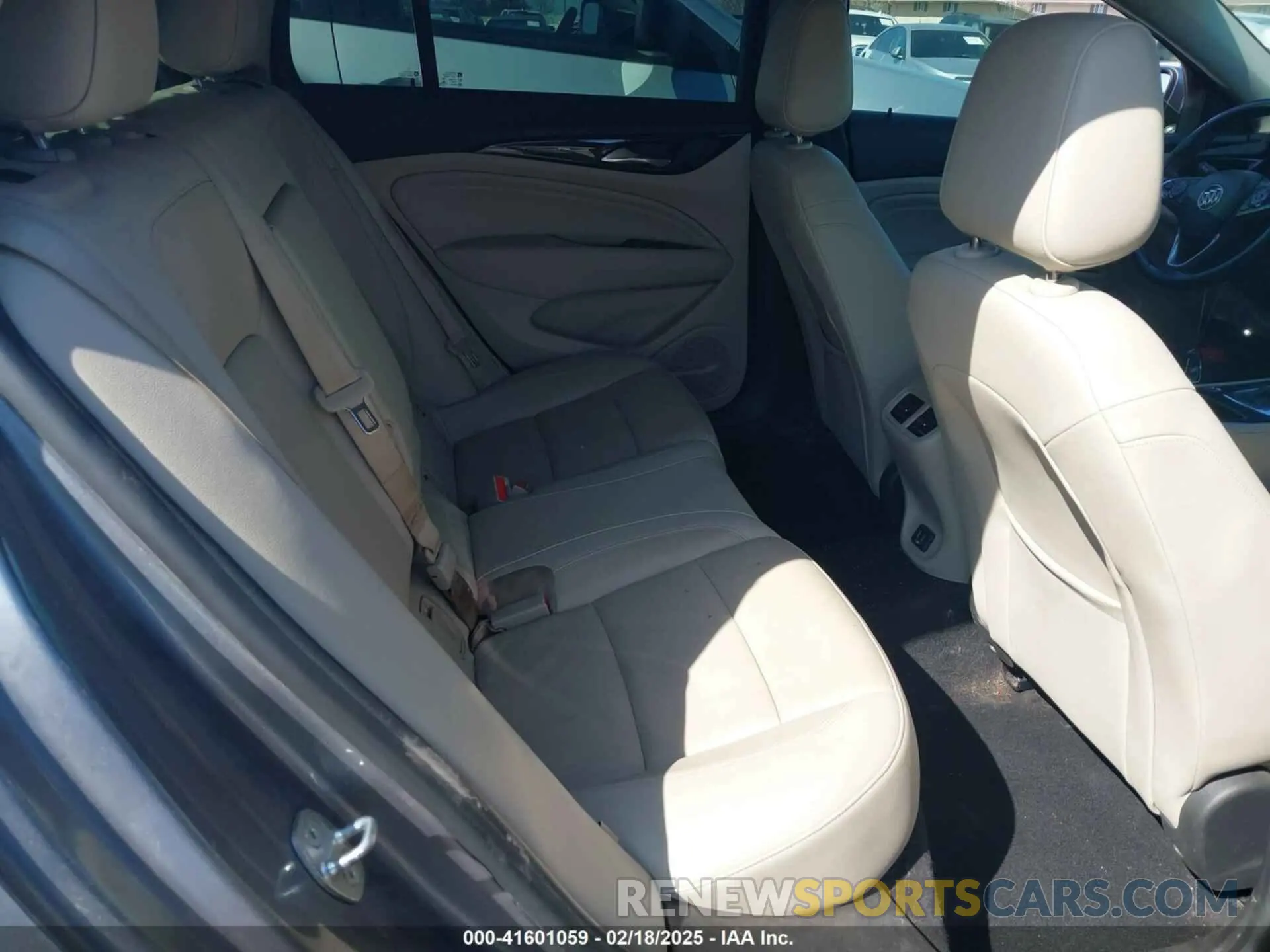 8 Photograph of a damaged car W04GP6SX1L1013744 BUICK REGAL SPORTBACK 2020