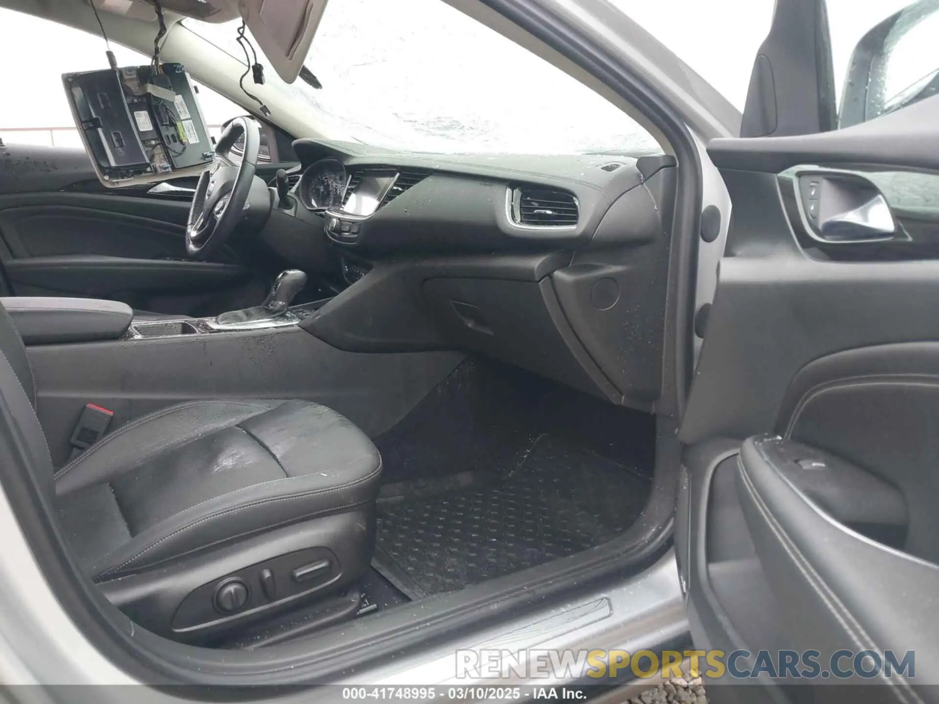5 Photograph of a damaged car W04GP6SX4L1006657 BUICK REGAL SPORTBACK 2020