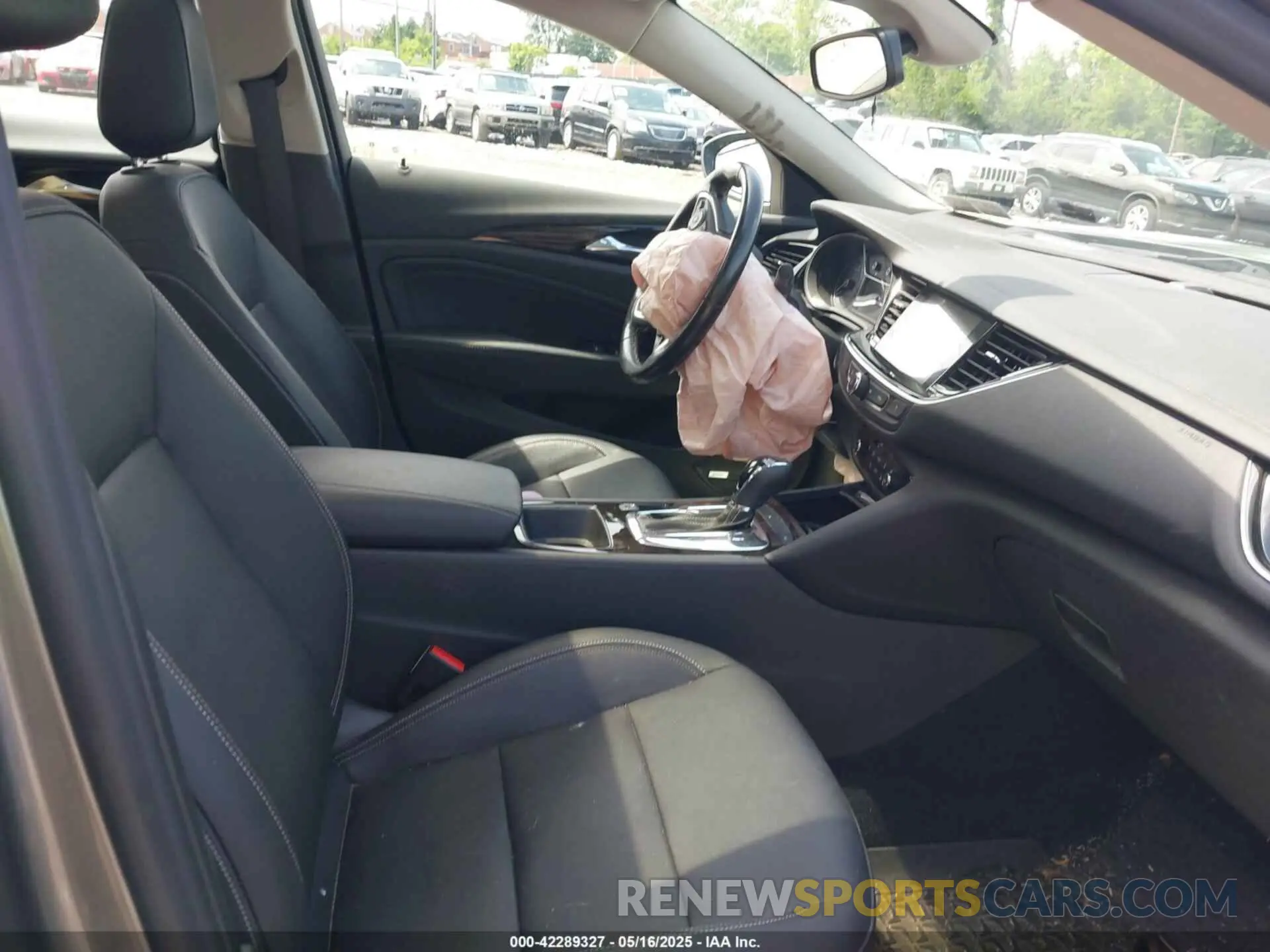 5 Photograph of a damaged car W04GV8SX5K1019420 BUICK REGAL TOURX 2019