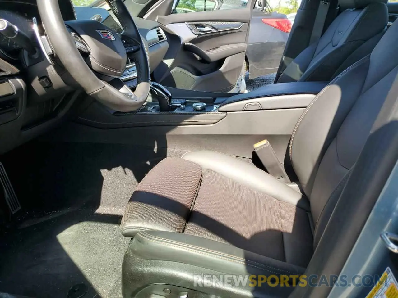 7 Photograph of a damaged car 1G6DR5RW0R0117184 CADILLAC CT5 2024