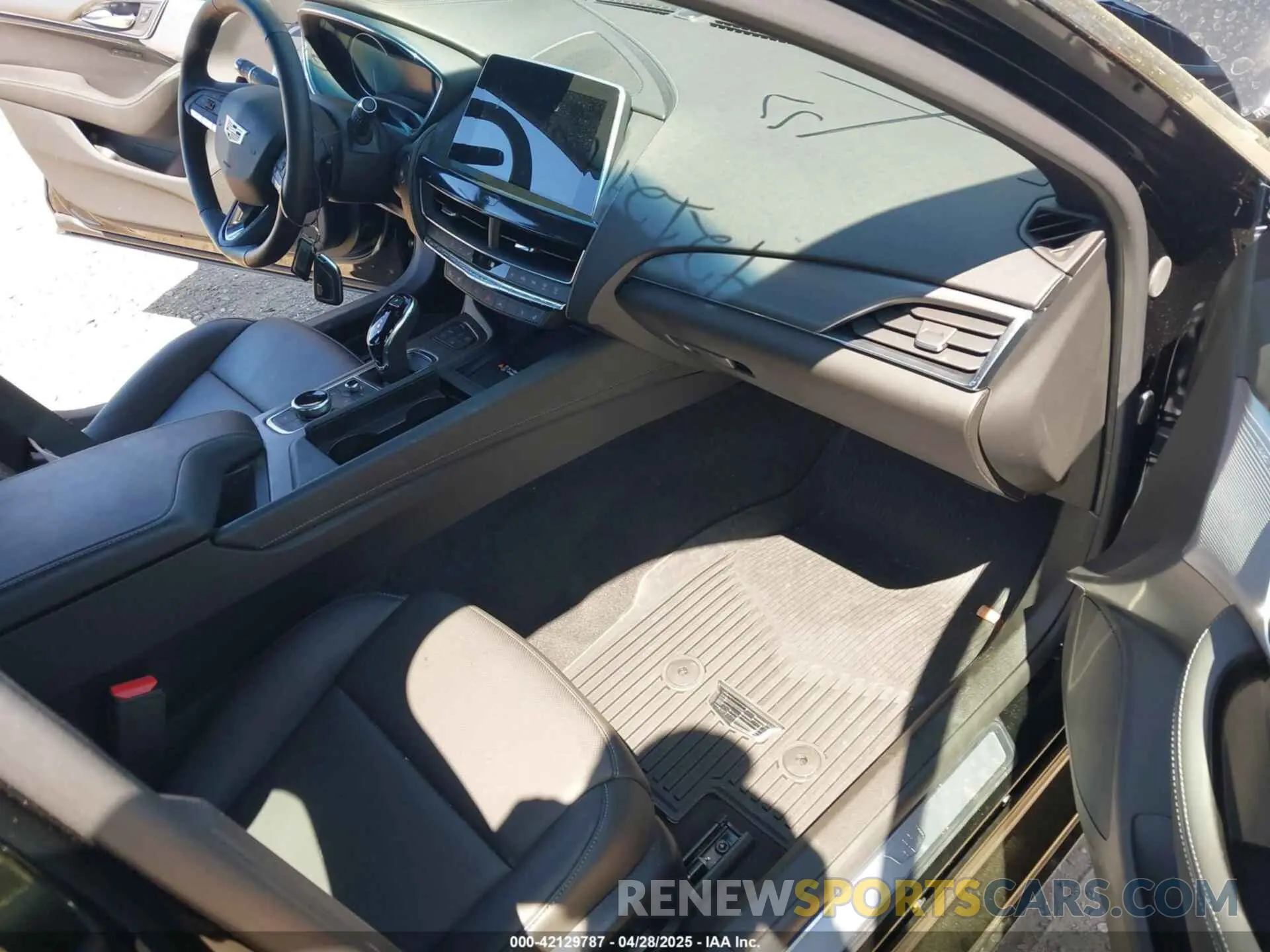 5 Photograph of a damaged car 1G6DT5RK2R0131439 CADILLAC CT5 2024