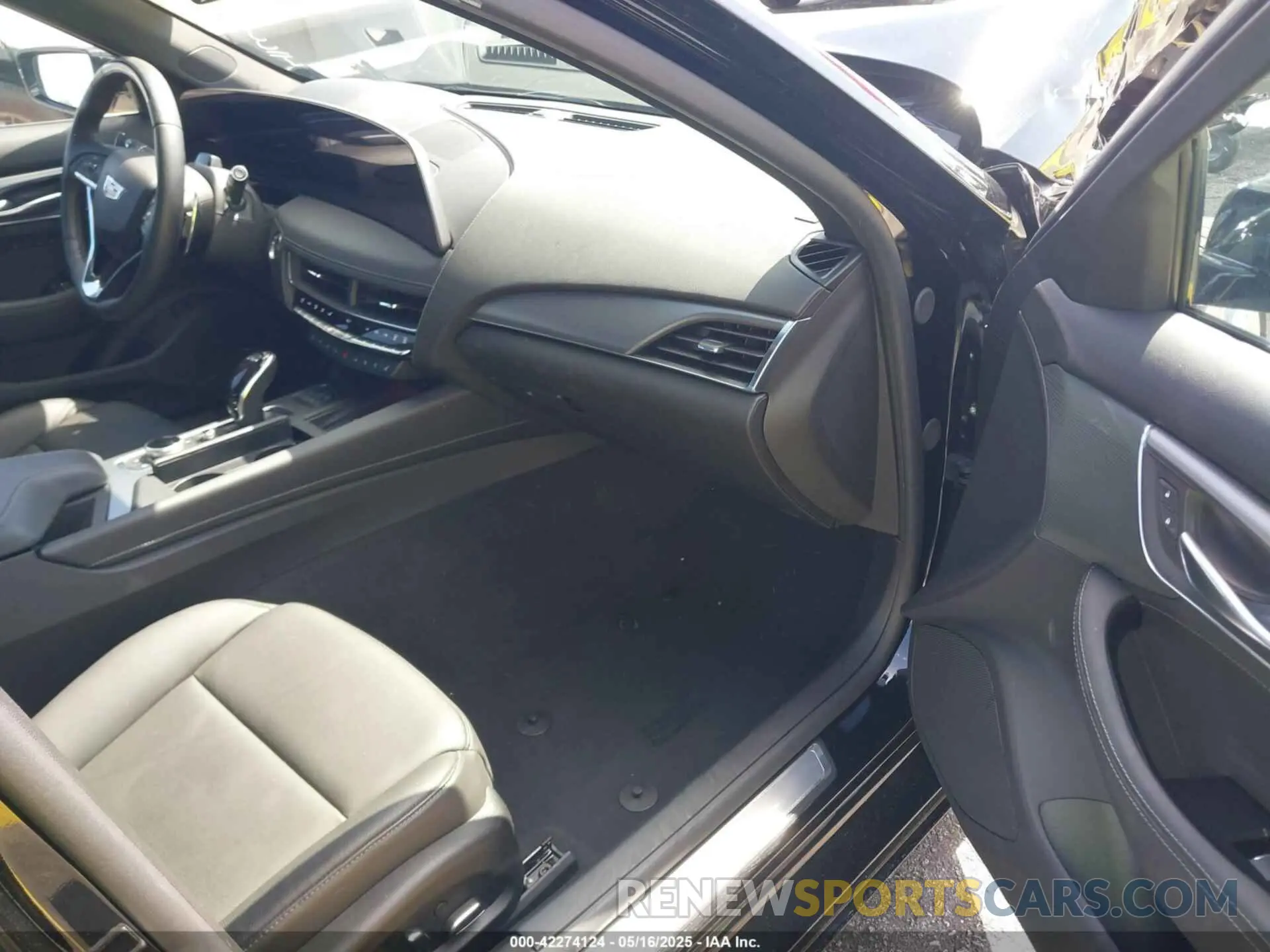5 Photograph of a damaged car 1G6DS5RK4S0109208 CADILLAC CT5 2025