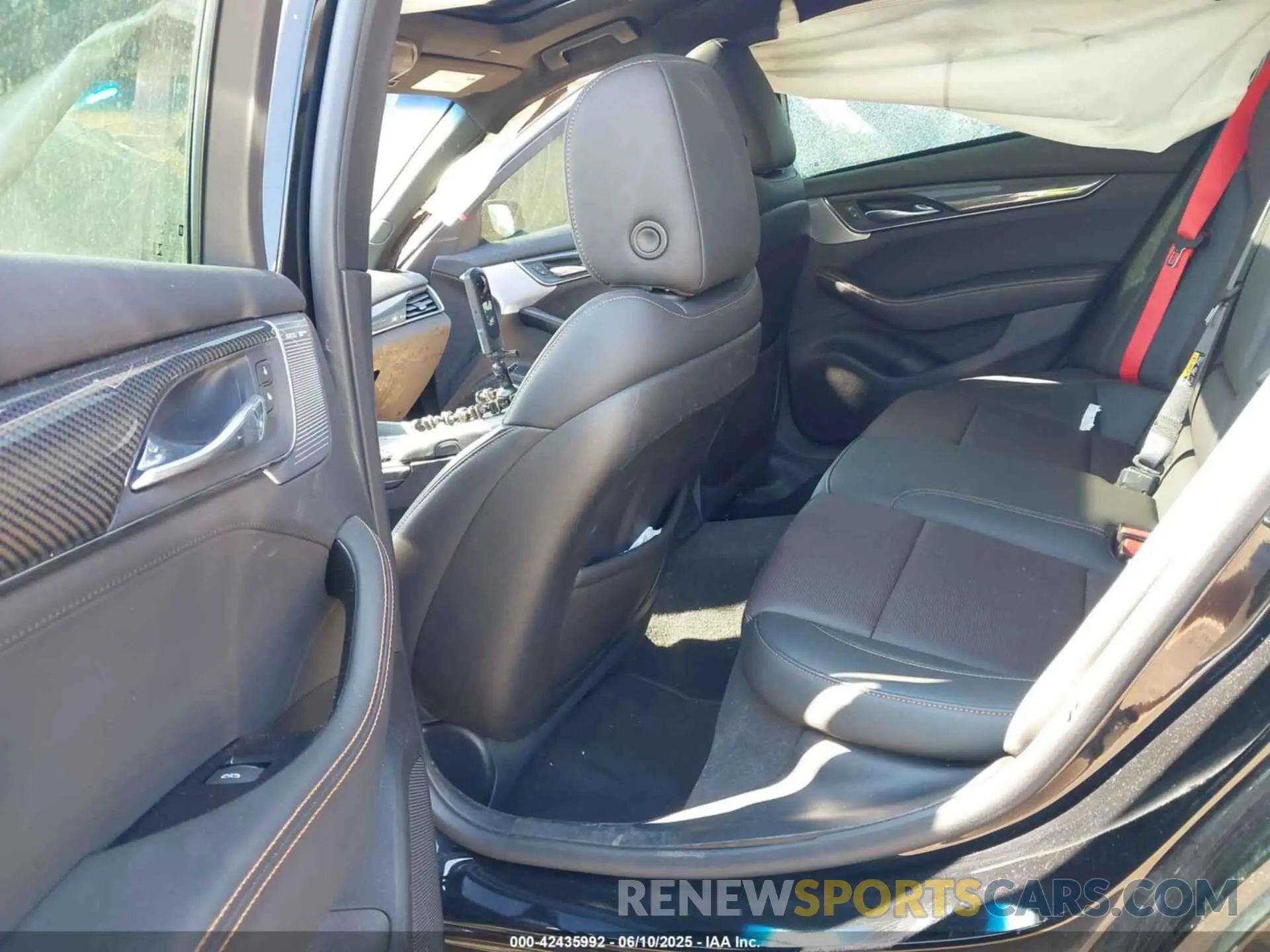 8 Photograph of a damaged car 1G6DV5RWXP0119131 CADILLAC CT5-V 2023